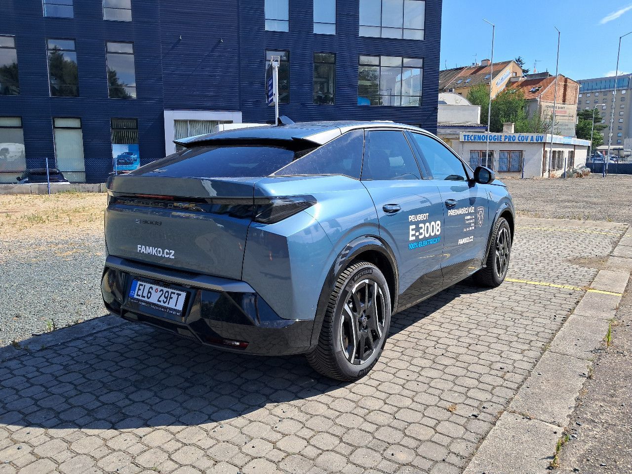 Peugeot 3008, GT Elektromotor 157 kW / 210 k - fotka 5