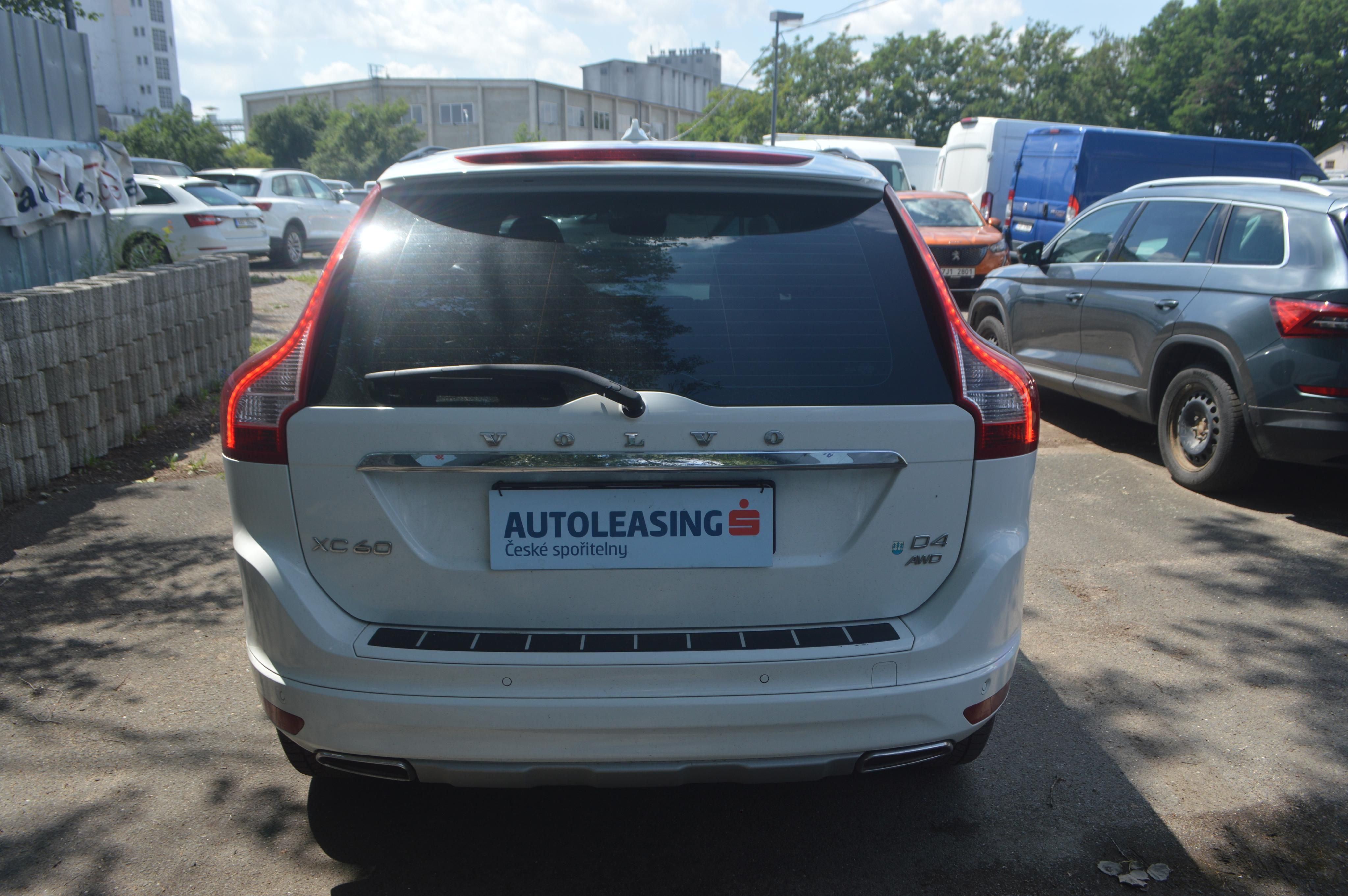 Volvo XC60, 2,4/140 D4 MOMENTUM 1.MAJITEL - fotka 5