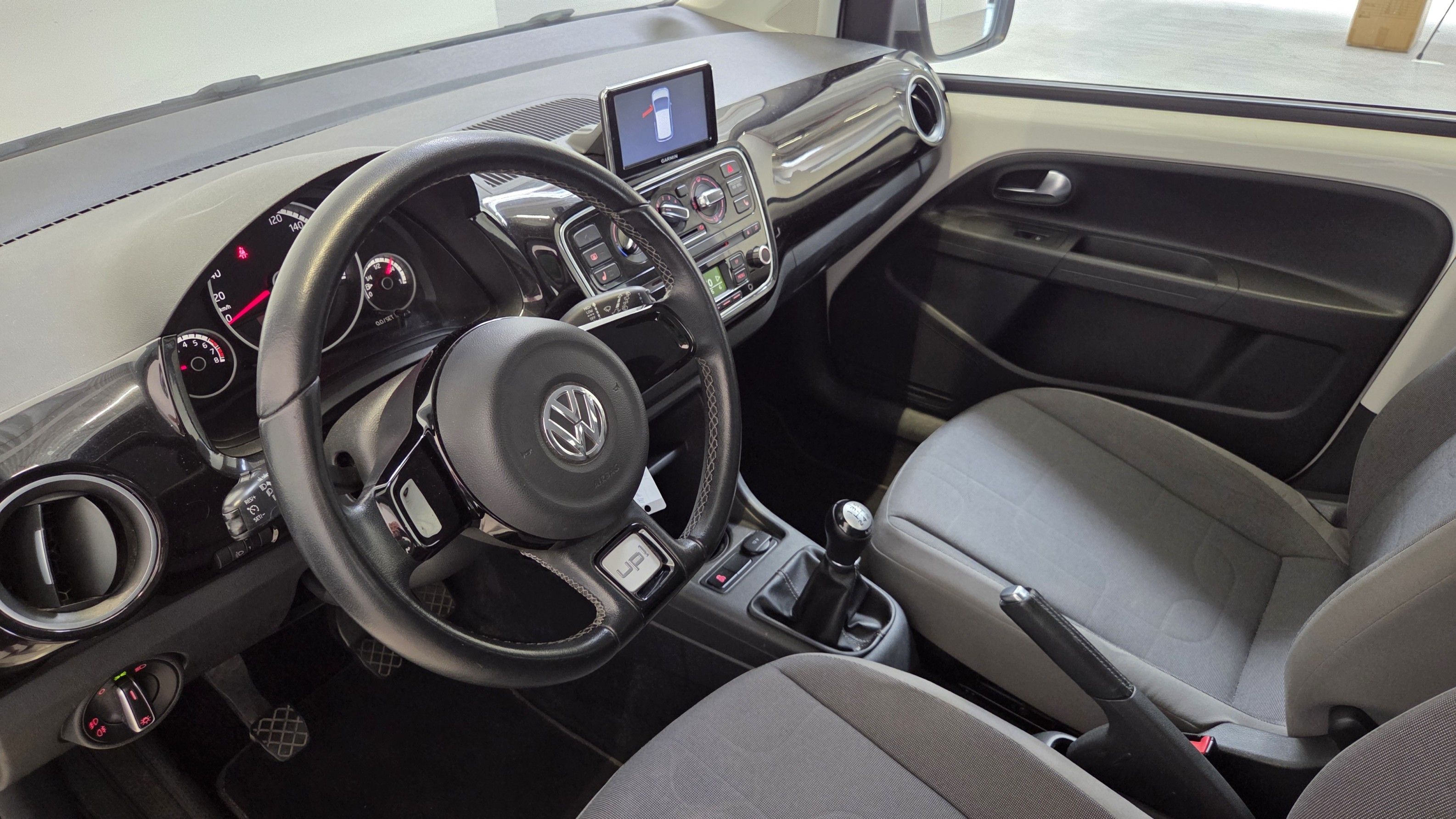 Volkswagen Up!, 1.0 MPI 55 kW Cross - fotka 5