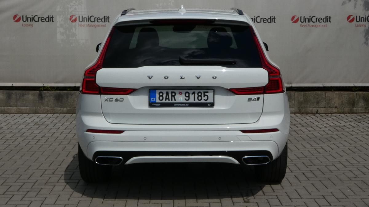 Volvo XC60, B4 AWD R Design - fotka 4