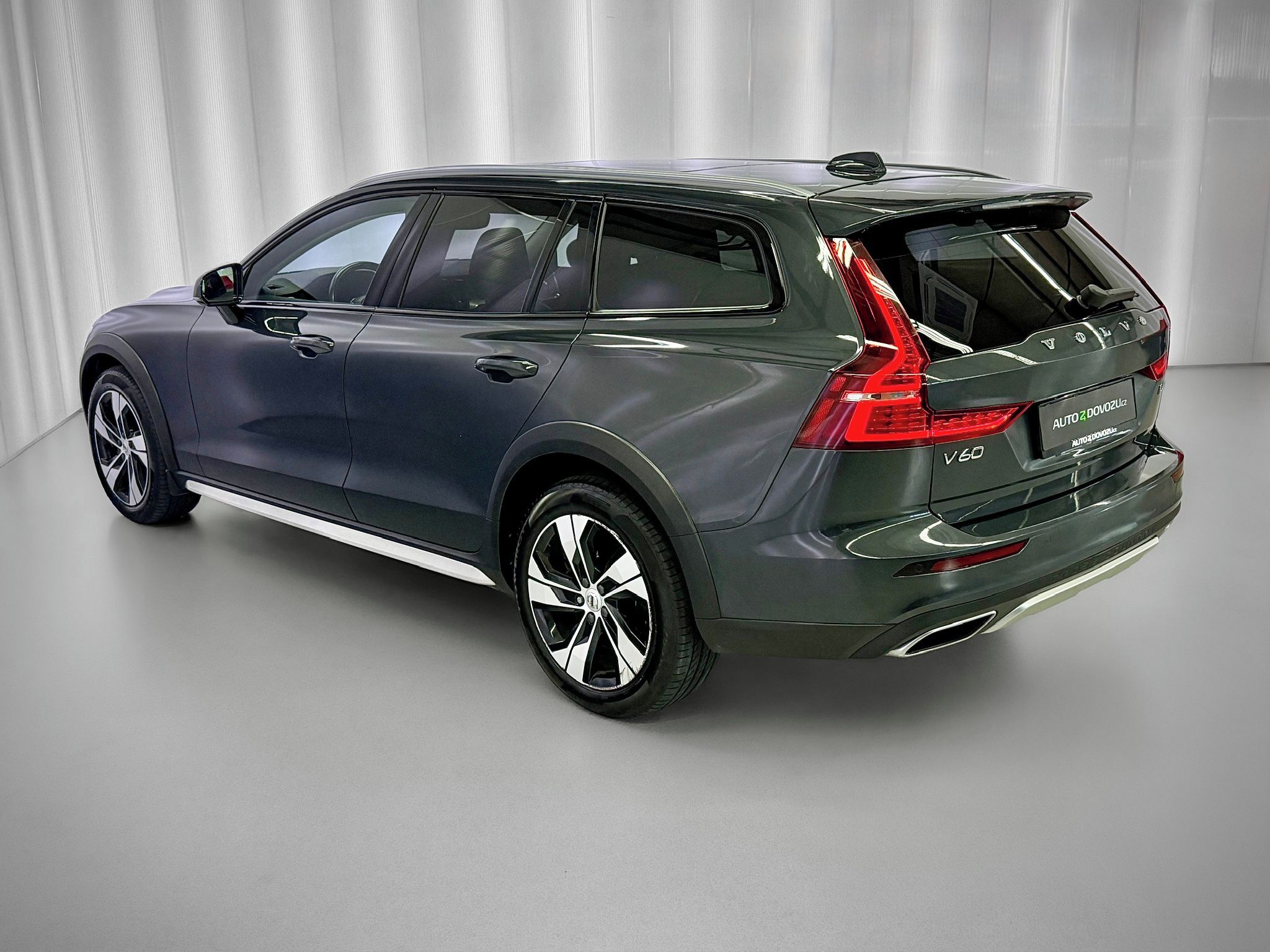Volvo V60, D4 AWD, WEBASTO, PANORAMA, EL. - fotka 5
