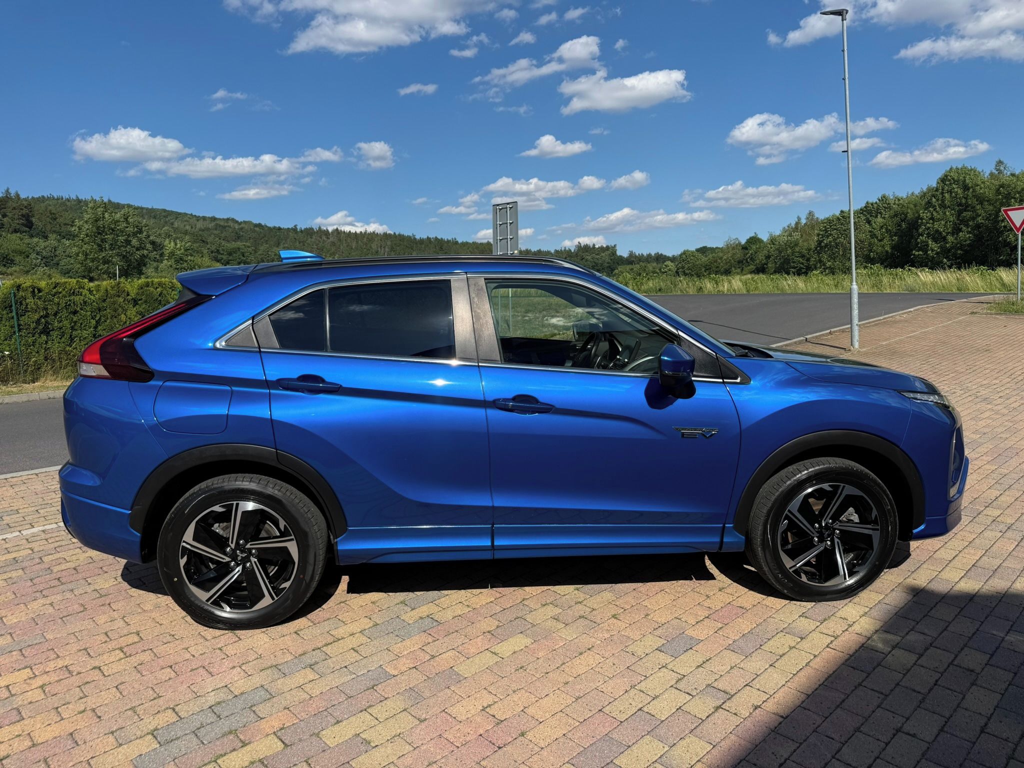 Mitsubishi Eclipse Cross, 2.4 PHEV 138kW 4x4 ZÁRUKA - fotka 6