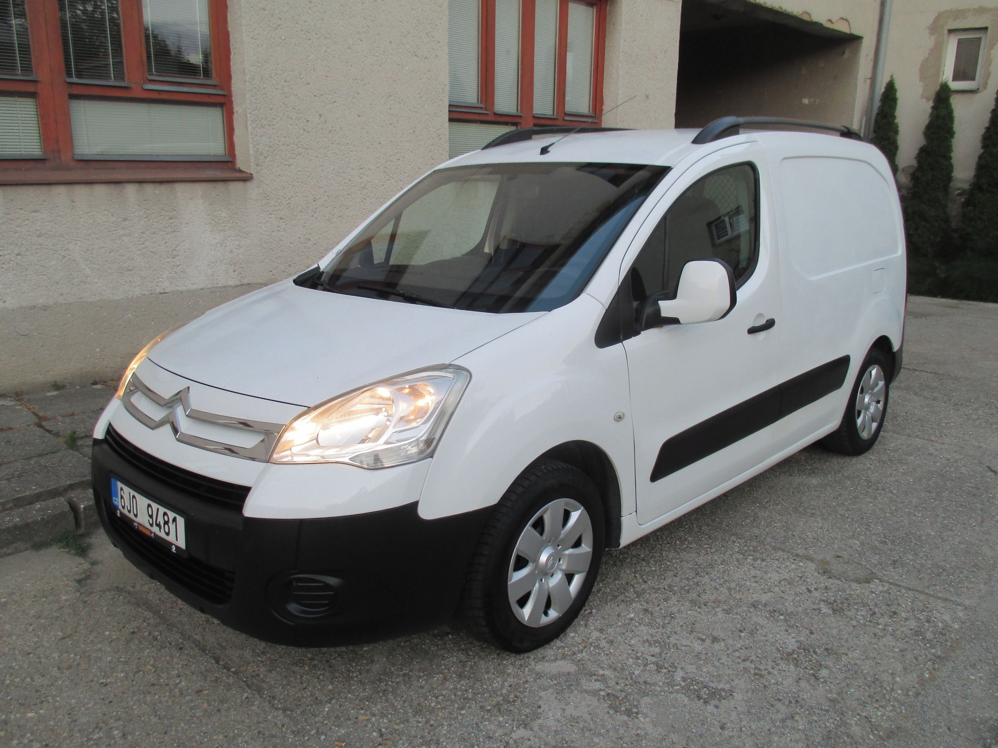 Citroën Berlingo, 1,6 HDI 66 kw  3 místa+klima - fotka 5