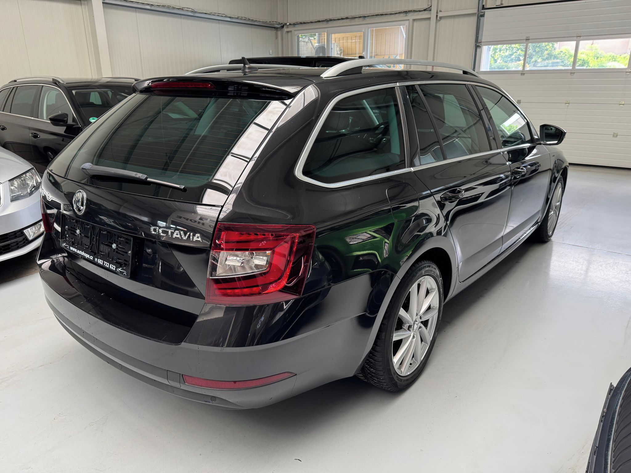 Škoda Octavia, combi 2.0 TDI DSG Style - fotka 6