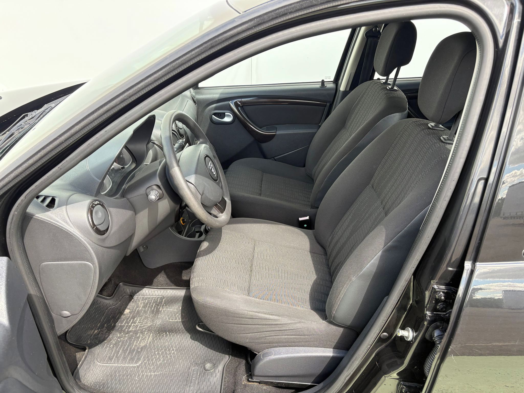Dacia Duster, 1.6i, 77kW, Klima - fotka 6
