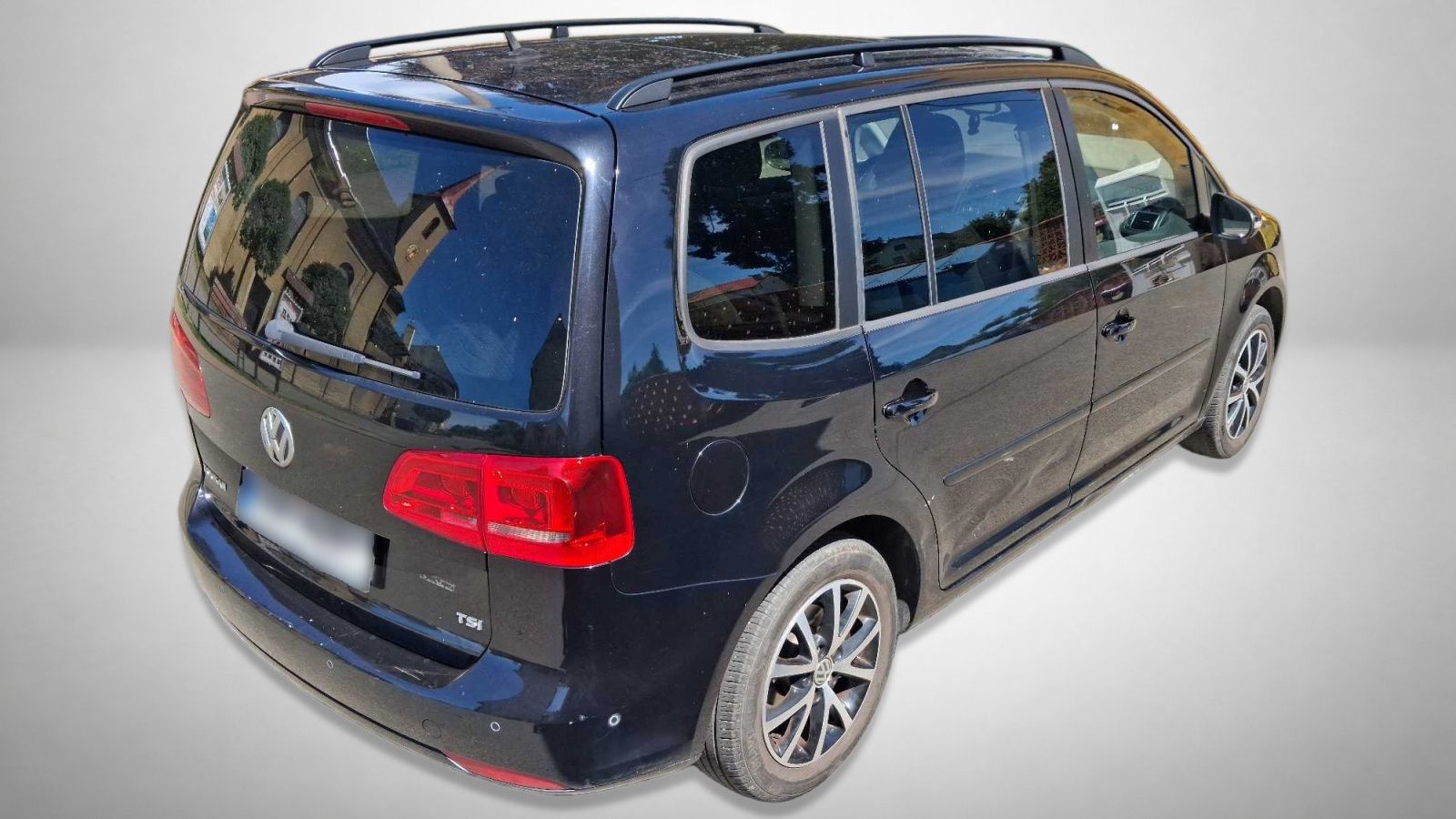 Volkswagen Touran, 1.4 TSI, 7 míst - fotka 2