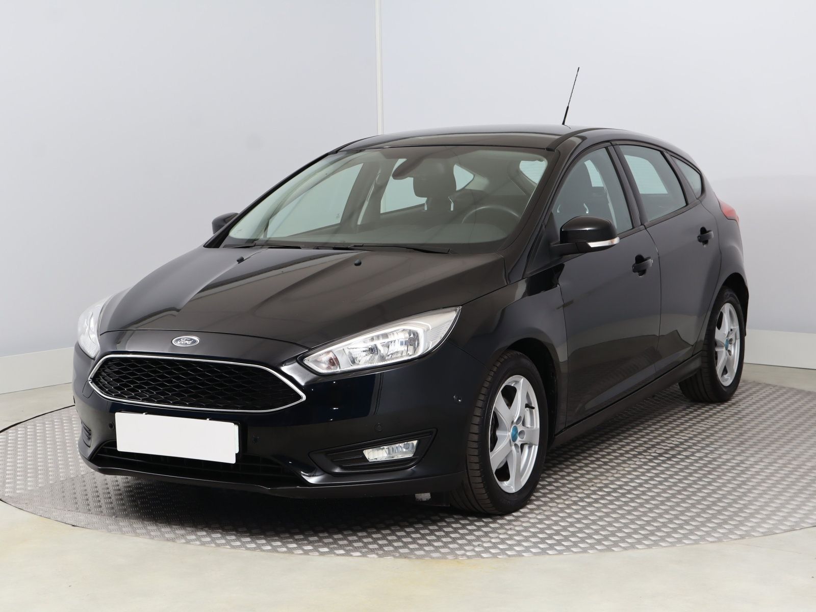 Ford Focus, 1.0 EcoBoost, Navi, Klima - fotka 3