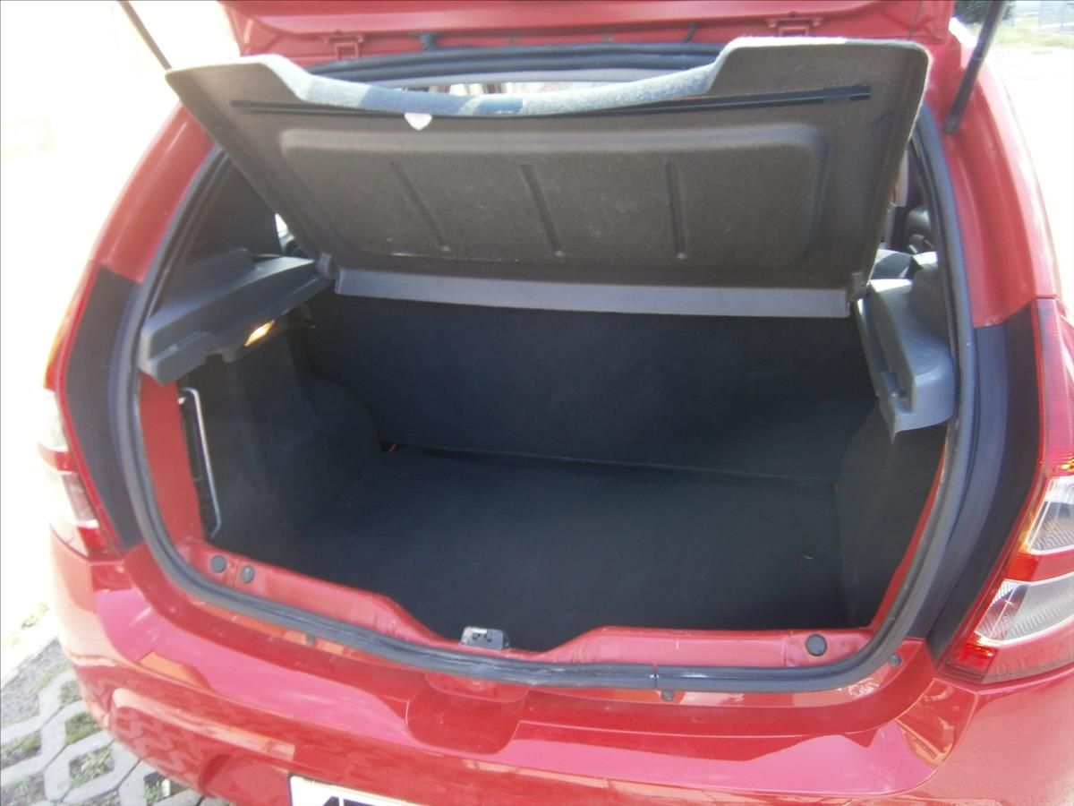 Dacia Sandero, 1,2 i 55 KW - fotka 6