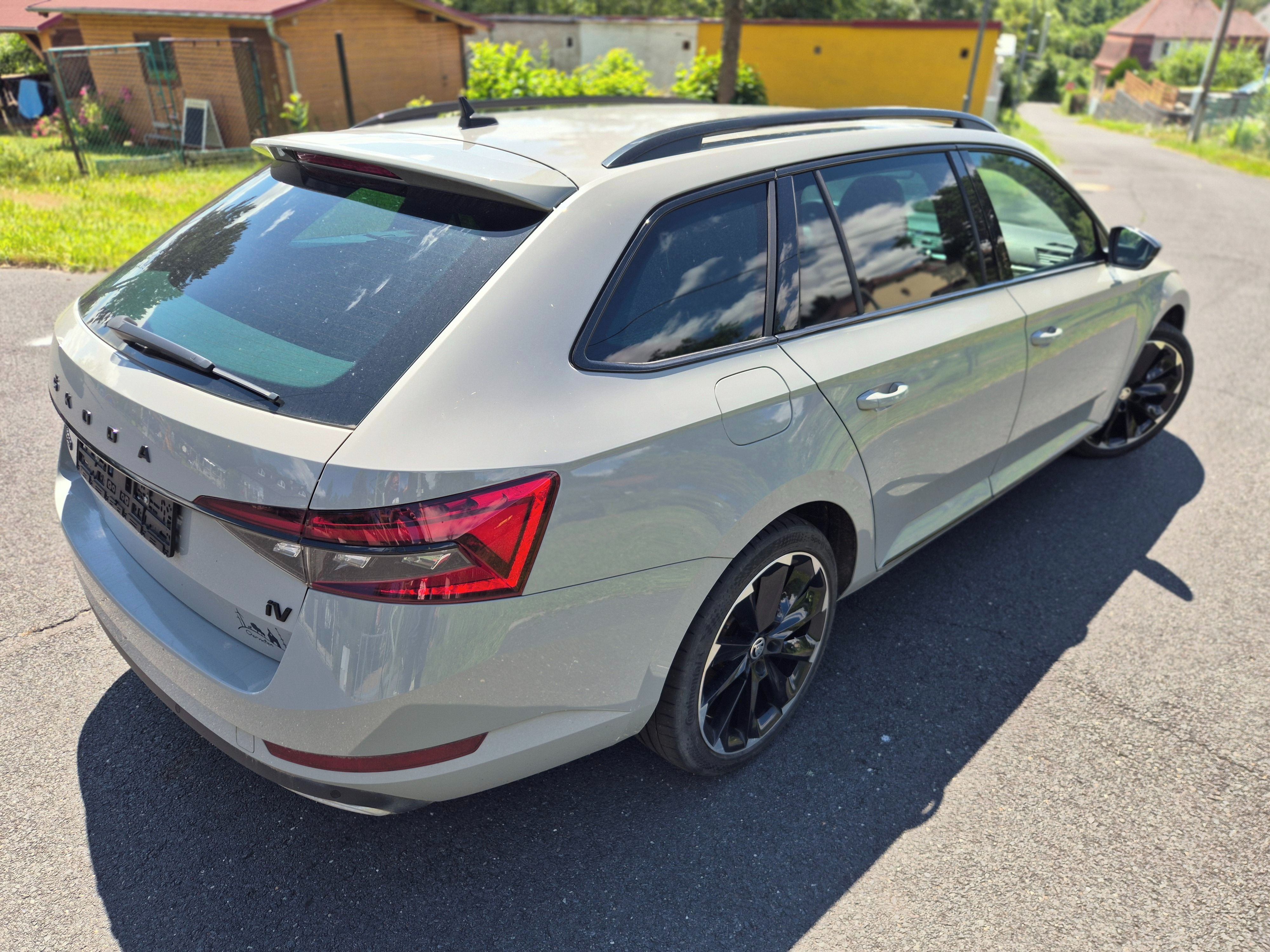 Škoda Superb, 1.4 tsi iv SPORTLINE HYBRID - fotka 4
