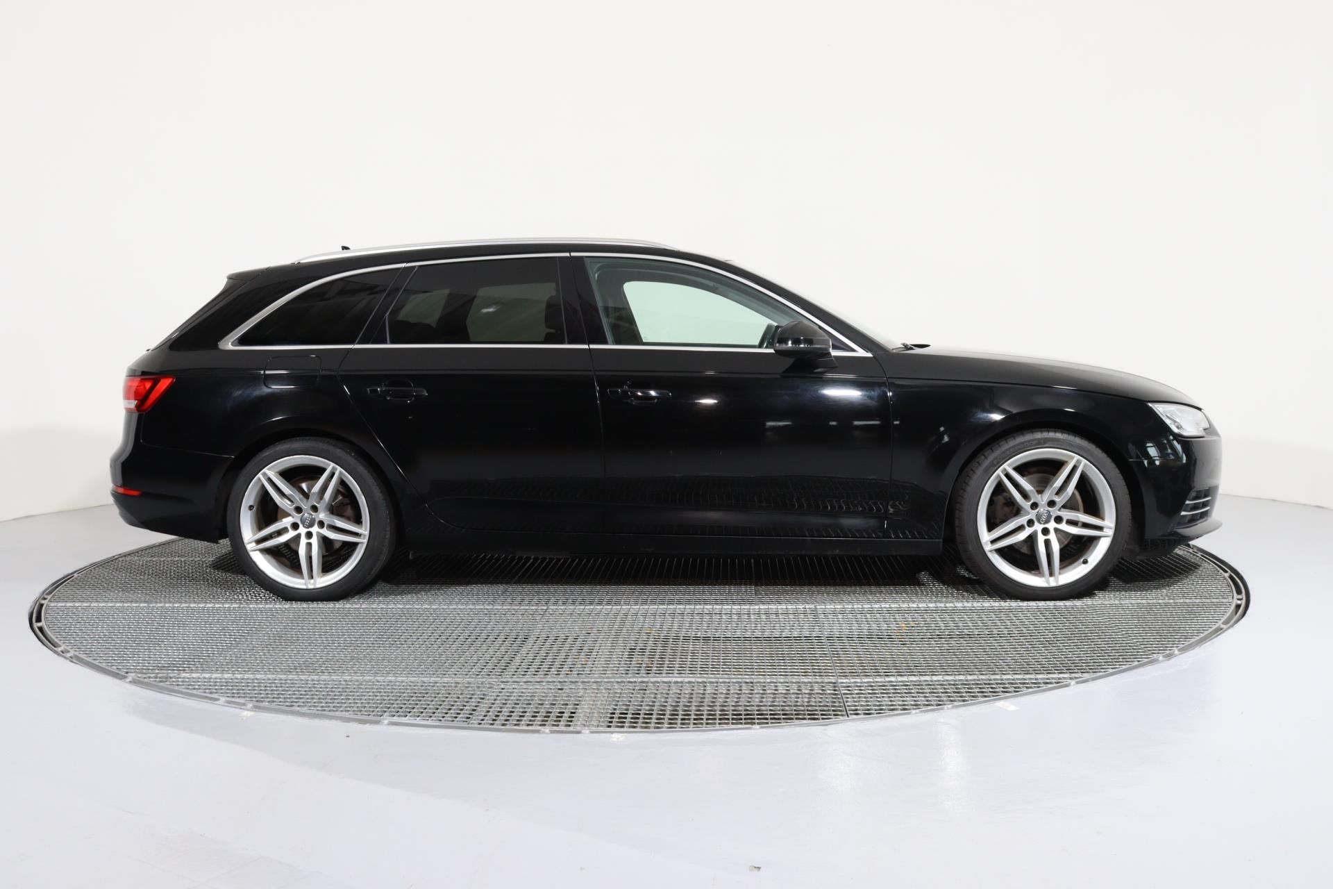 Audi A4, AVANT SPORT 35 TDI 110 KW - fotka 3