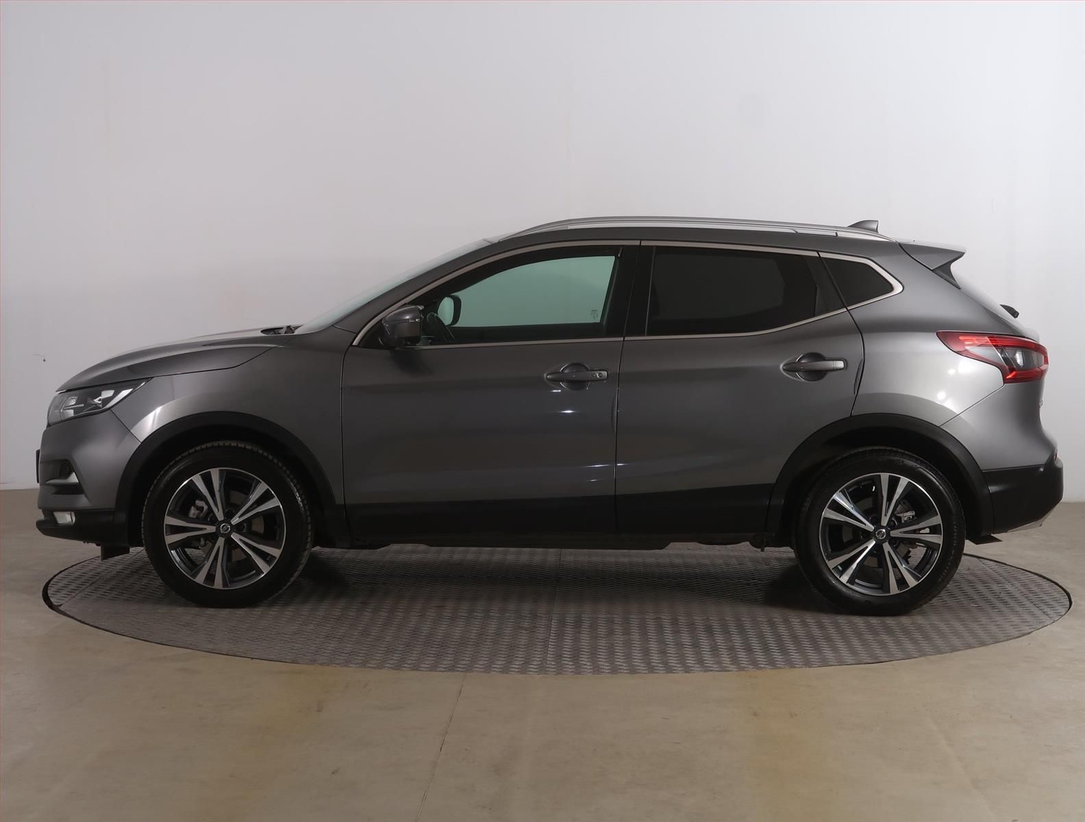 Nissan Qashqai, 1.3 DIG-T, Serv.kniha - fotka 3