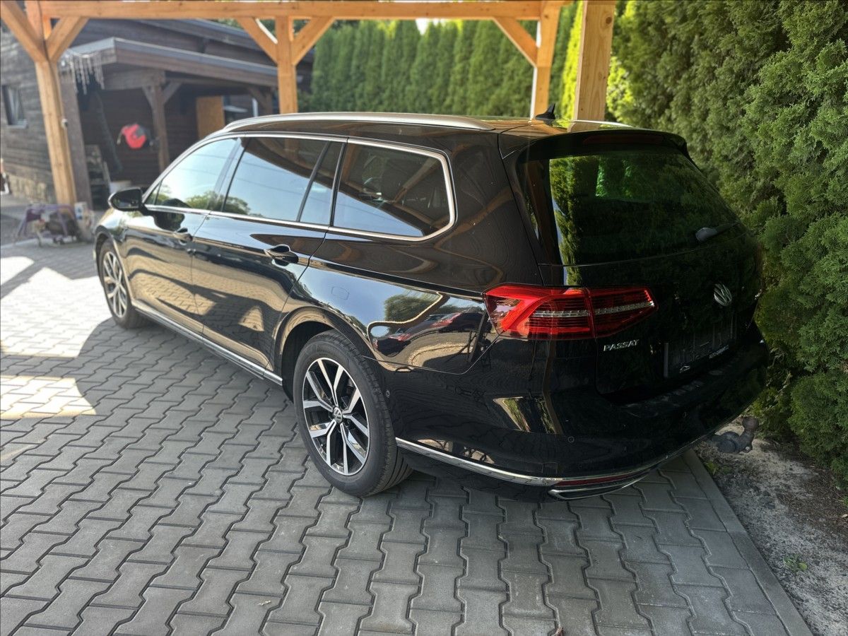 Volkswagen Passat, 2,0 Bi-TDI 176kW DSG 4X4 N.TOP - fotka 4