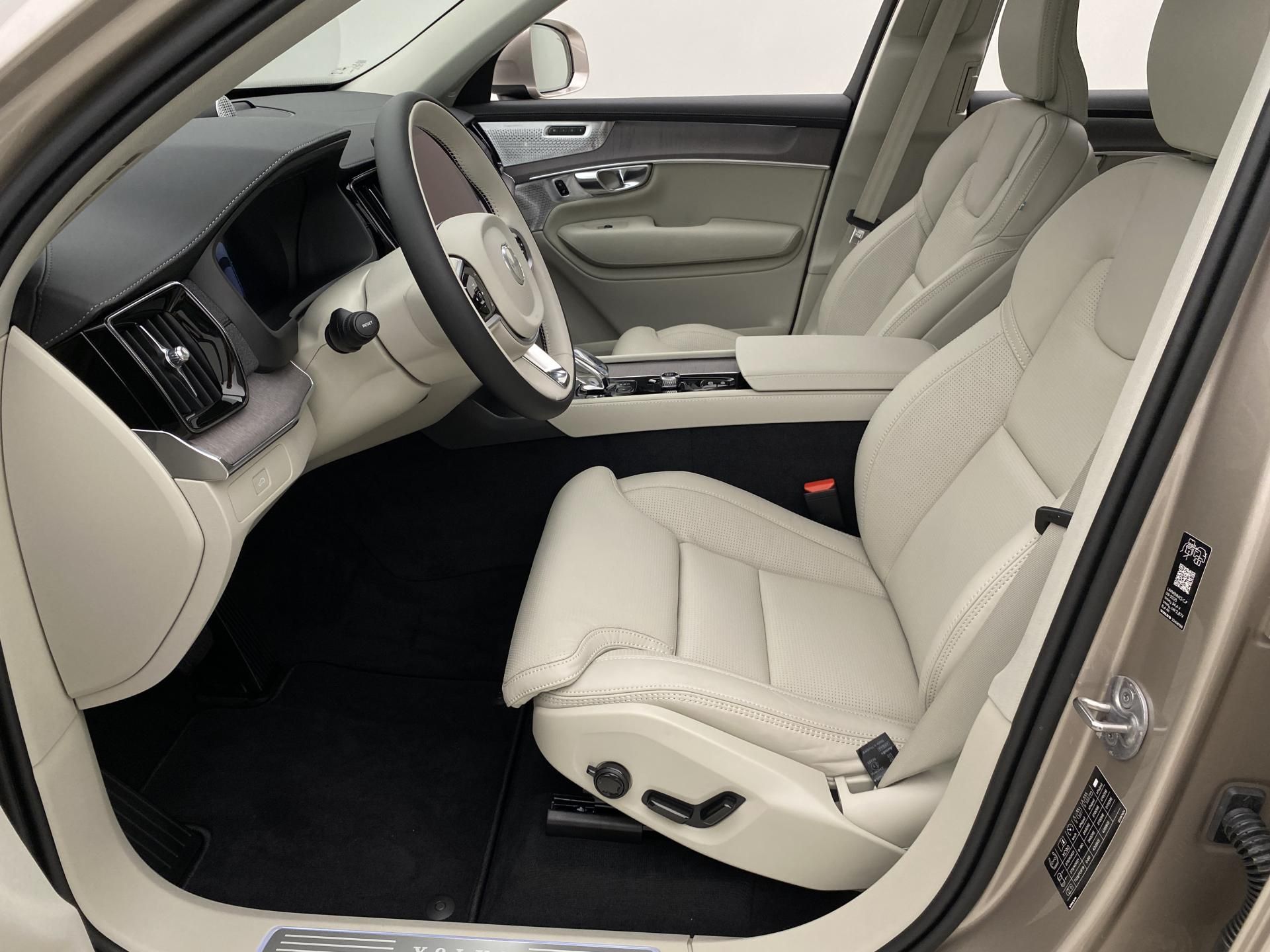 Volvo XC90, B5 AWD AUT BRIGHT PLUS 7míst - fotka 6