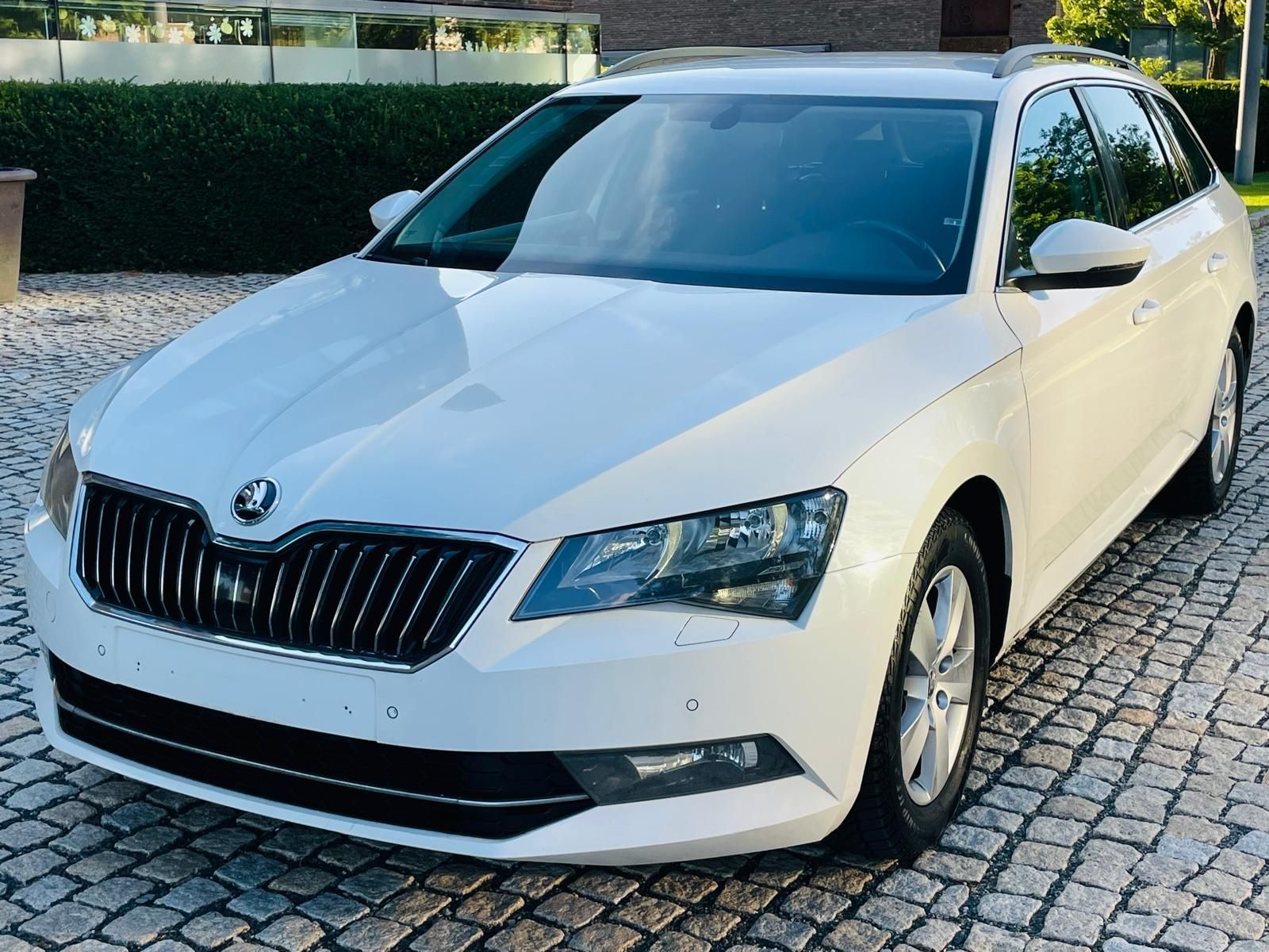 Škoda Superb, 2.0TDI 1MAJITEL TAŽNÉ SERVISKA - fotka 3