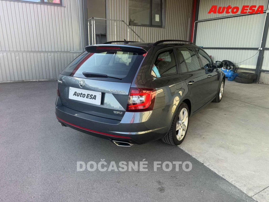 Škoda Octavia, 2.0 TDI - fotka 2