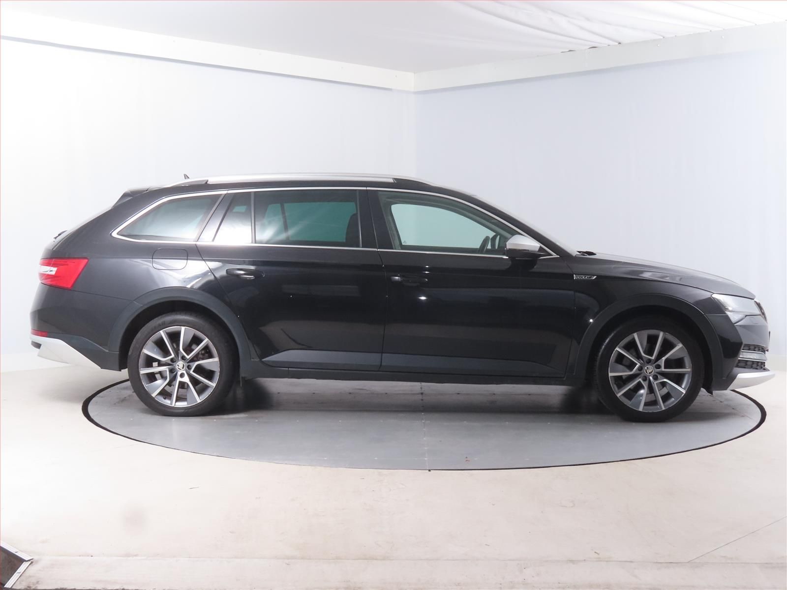 Škoda Superb, 2.0 TDI, Scout, 4X4, Automat - fotka 6