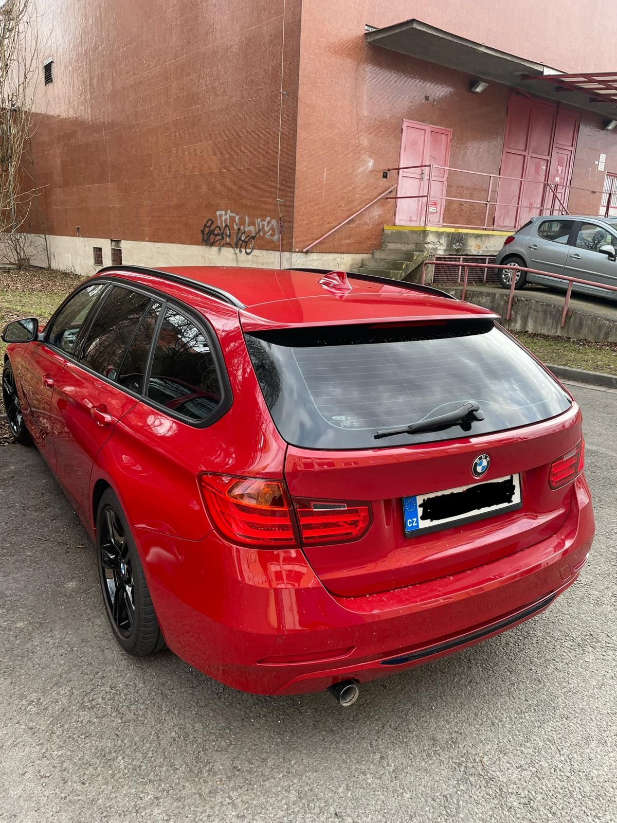 BMW Řada 3, Prodám BMW 318d Touring (F31) - fotka 2