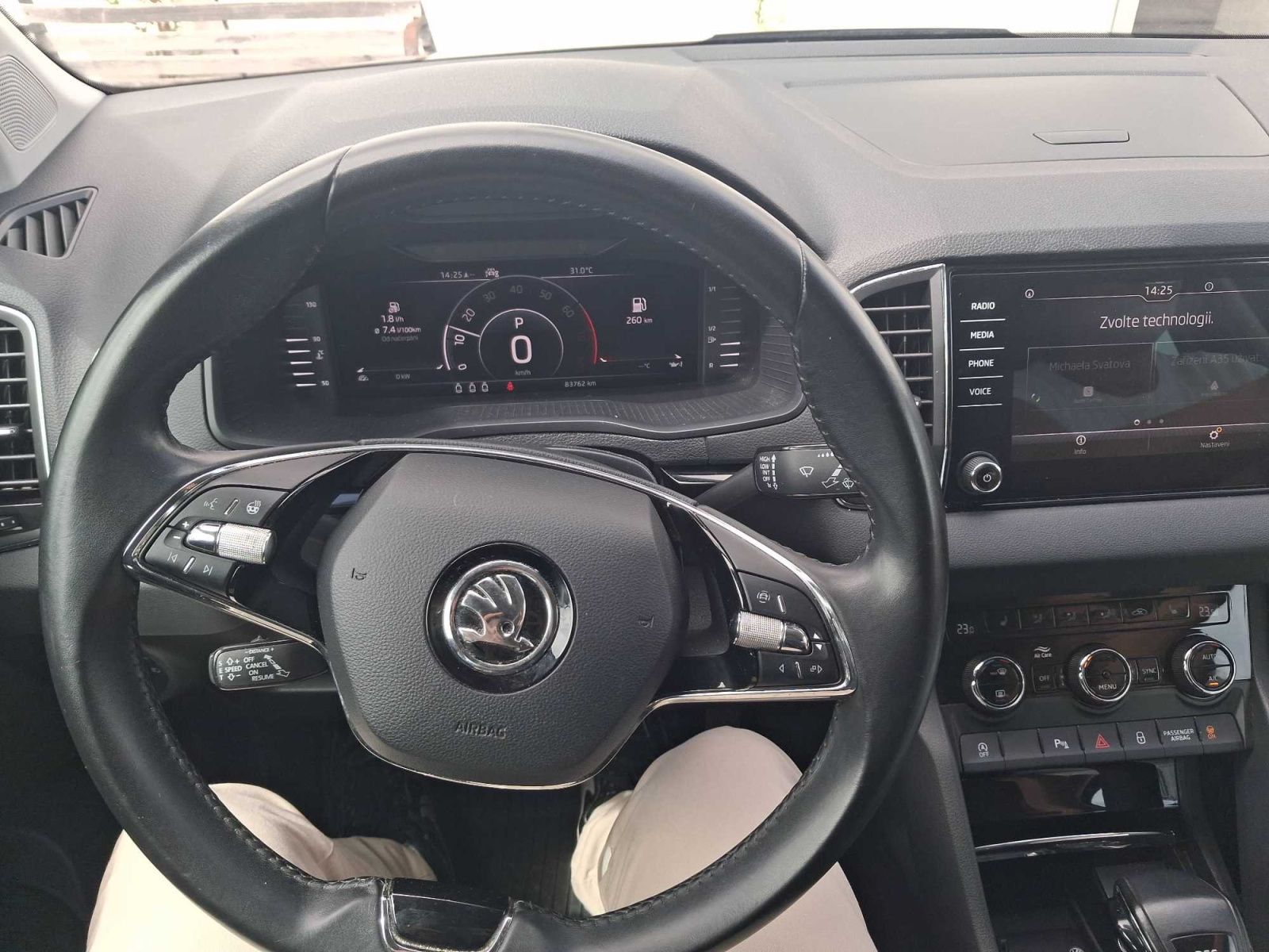 Škoda Karoq, 1.5 TSI, Automat, Kůže, Navi - fotka 3