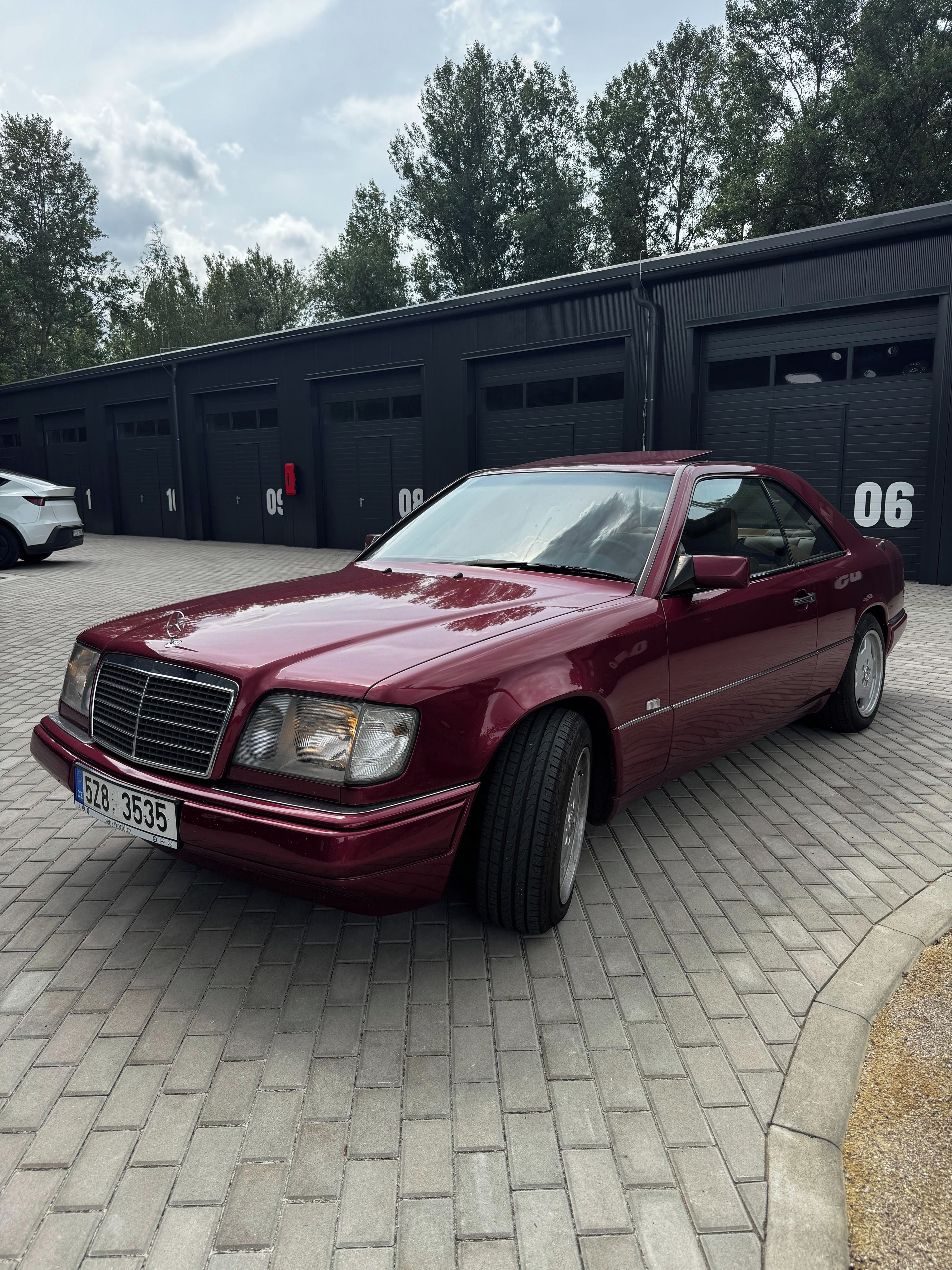 Mercedes-Benz Třídy E, Mercedes-Benz W124 , E200