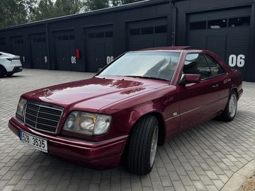 Mercedes-Benz W124 , E200