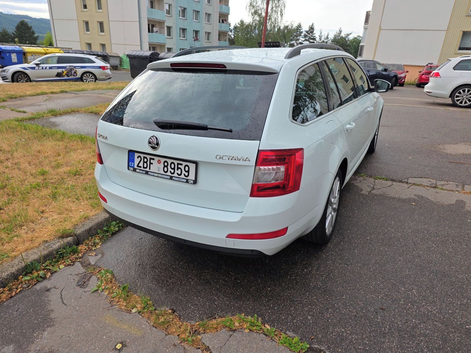 Škoda Octavia, OCTAVIA 3 combi, 1,2 TSI, 81KW - fotka 3
