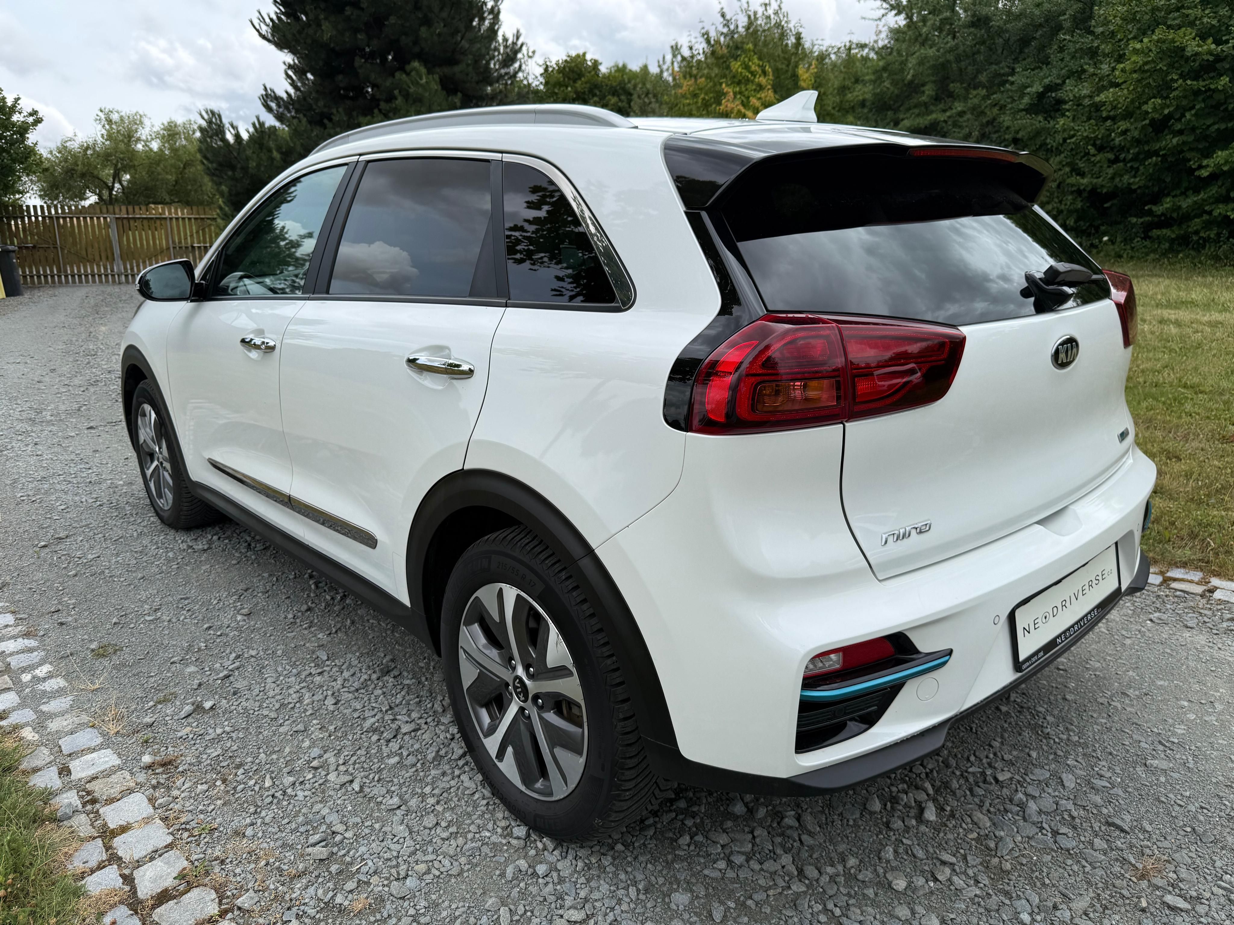 Kia Niro, Elektro 150 kW  SoH 100% - fotka 4