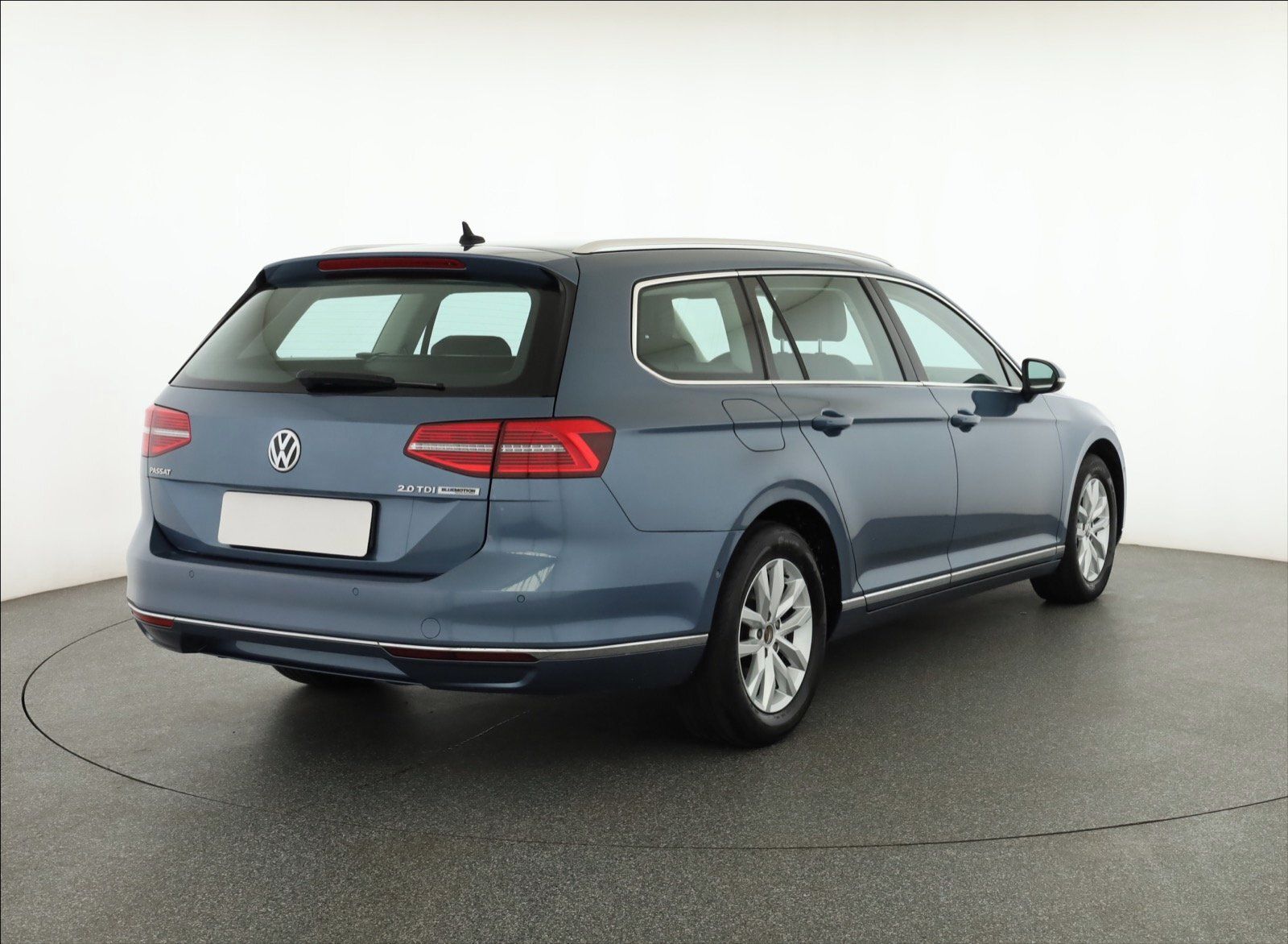 Volkswagen Passat, 2.0 TDI, Highline, Navi - fotka 5