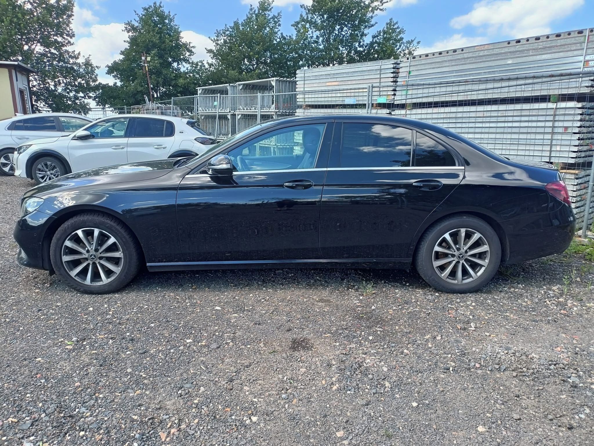 Mercedes-Benz Třídy E, E 200d, 1. maj, ČR, poškozeno - fotka 4