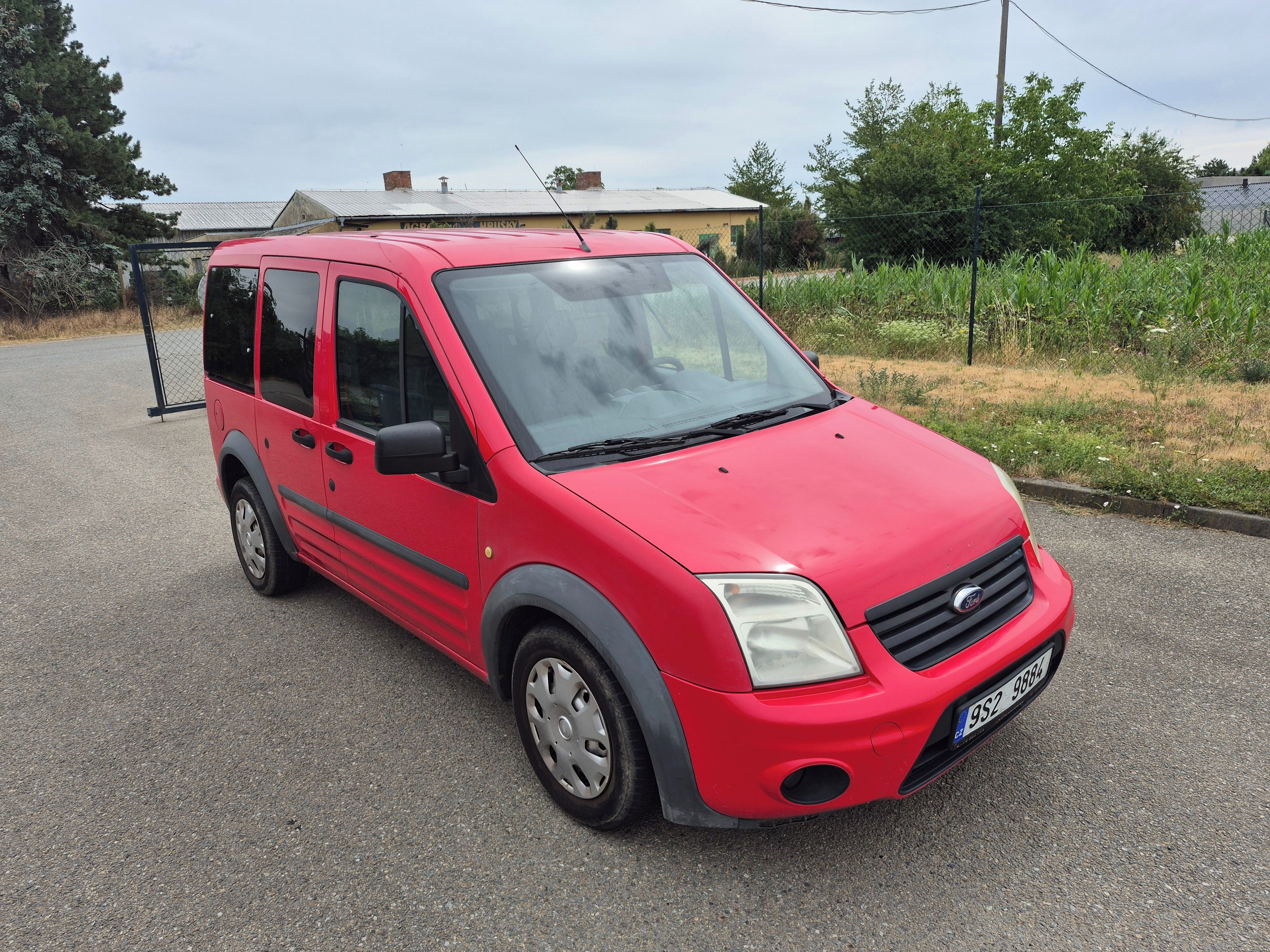 Ford Tourneo Connect, 1,8TDCI, 66kW, klima - fotka 3