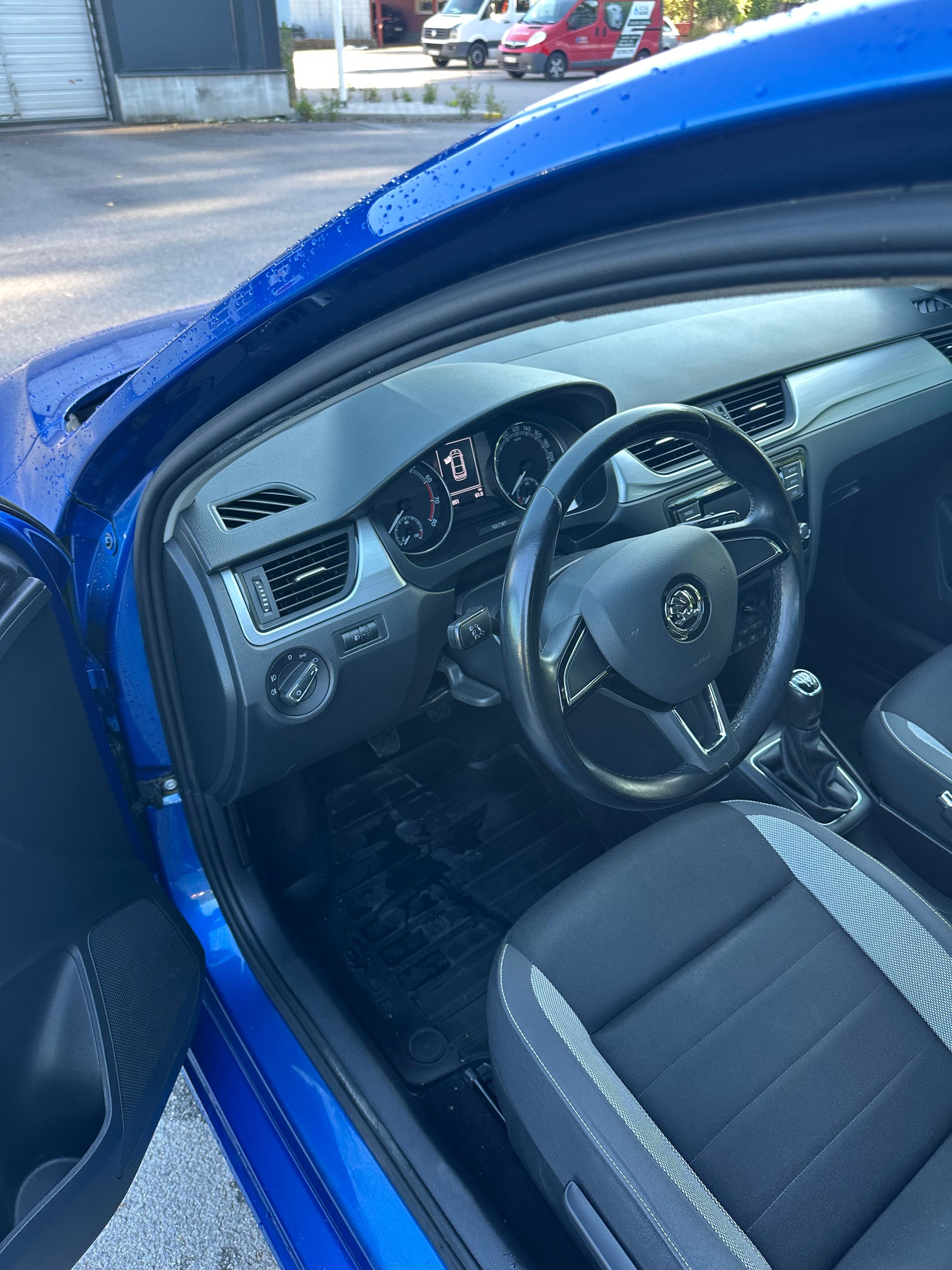 Škoda Rapid, Rapid Ambition Plus 1.0 TSI - fotka 6