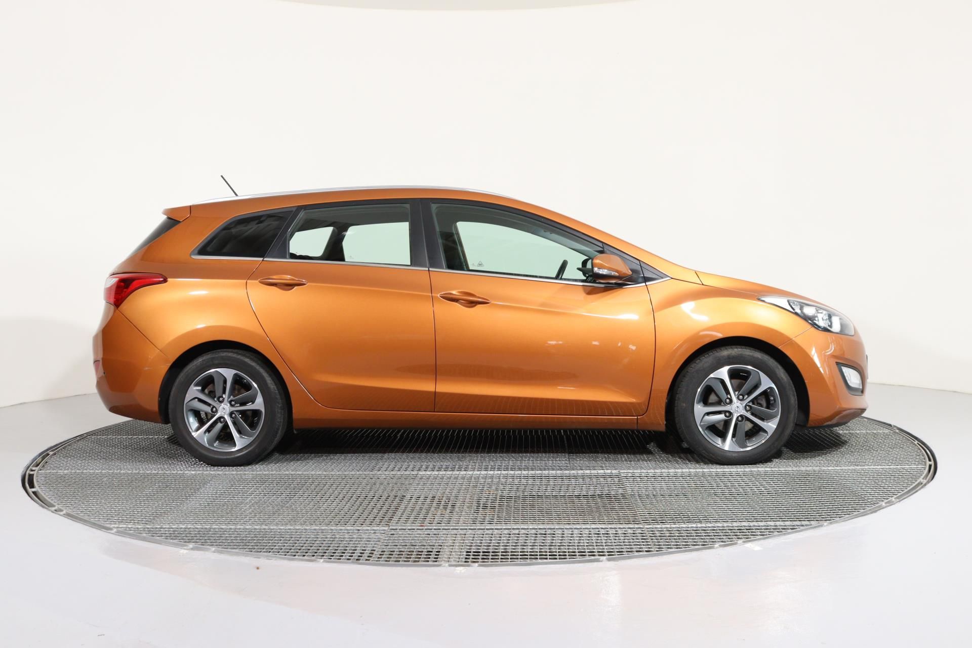 Hyundai i30, 1,6i TRIKOLOR 88 kW - fotka 3