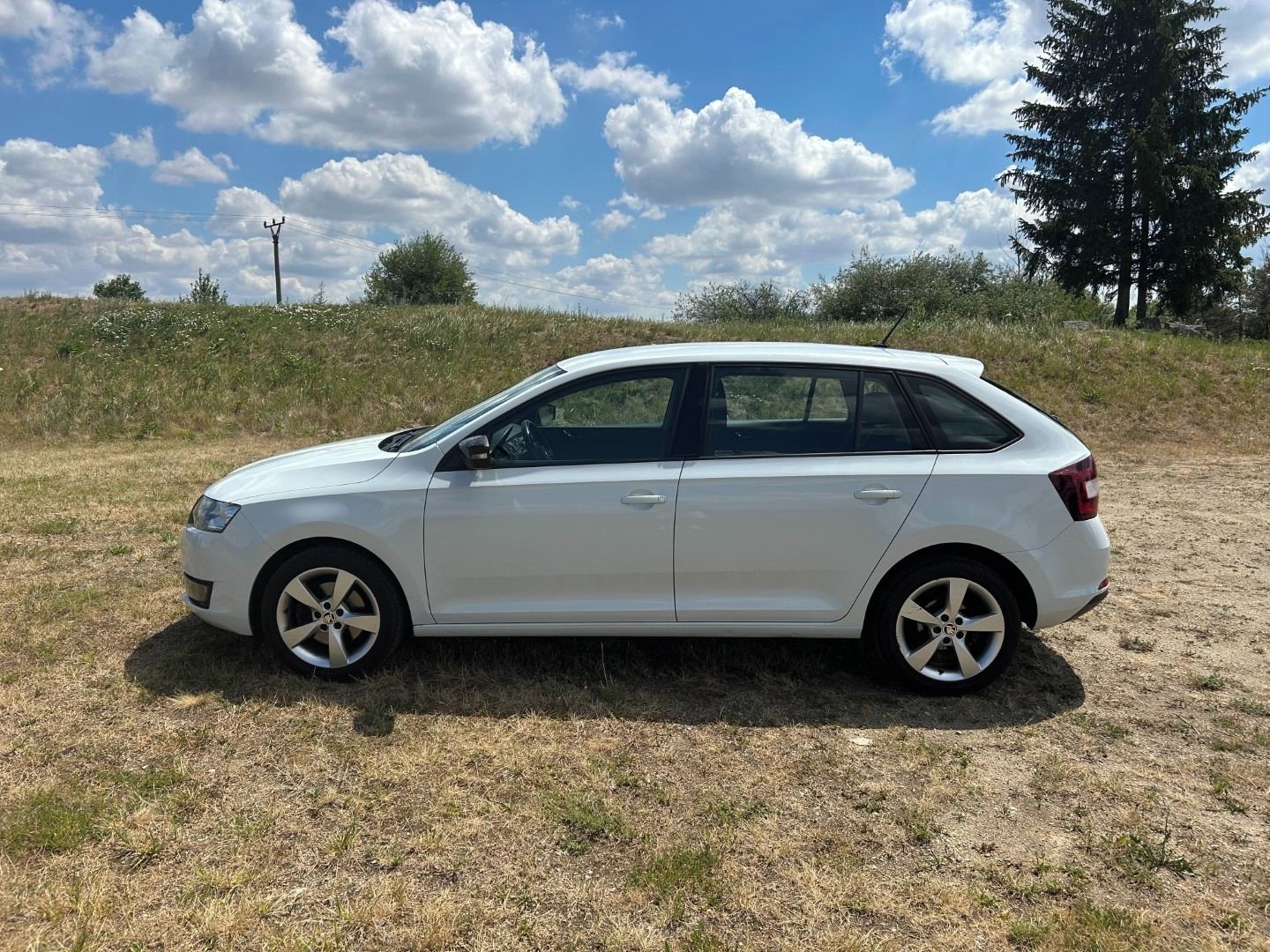Škoda Rapid, Spaceback 1.2TSi 81kW STYLE - fotka 3