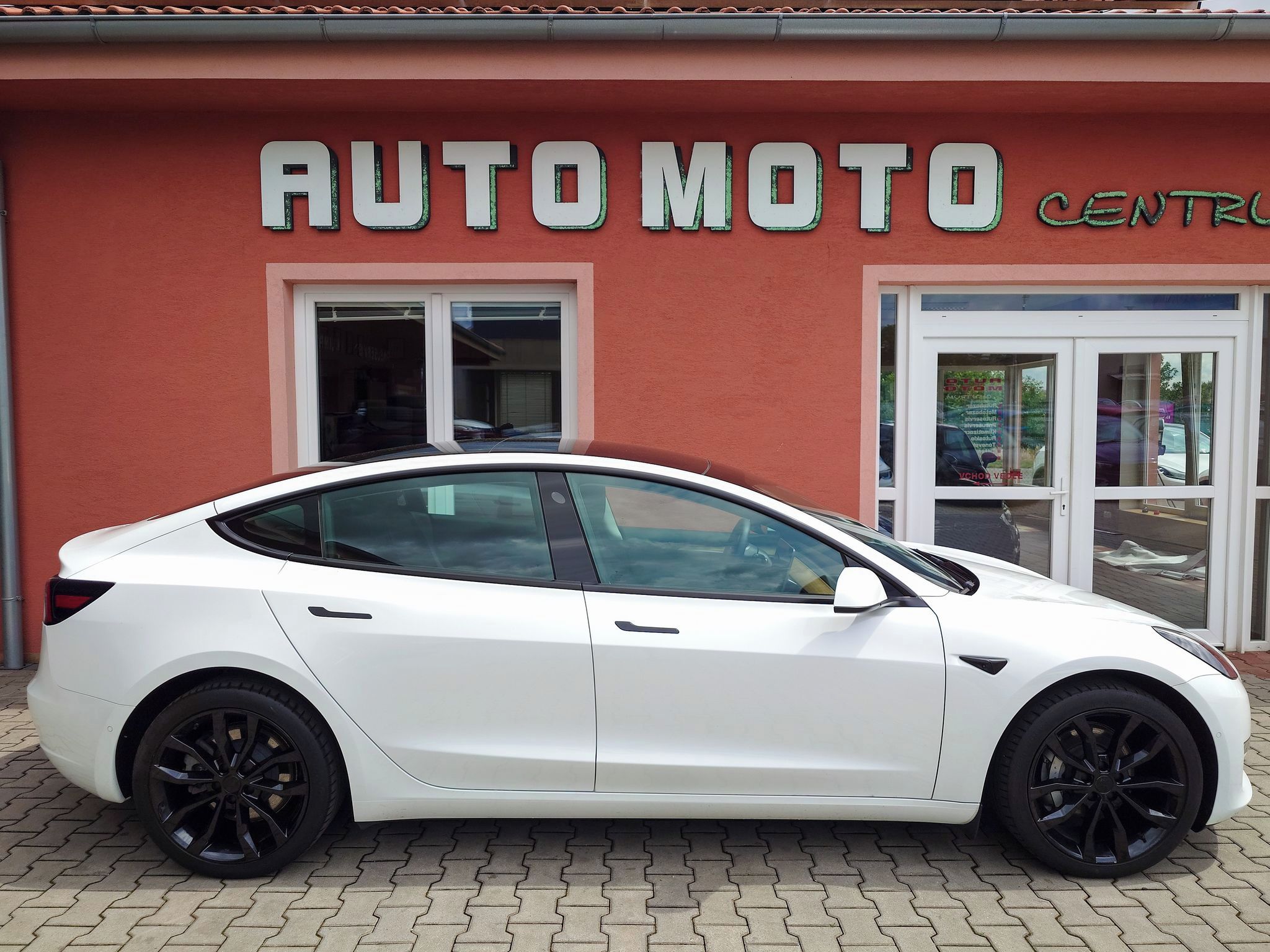 Tesla Model 3, Long Range Dual Motor 366 kW S - fotka 5