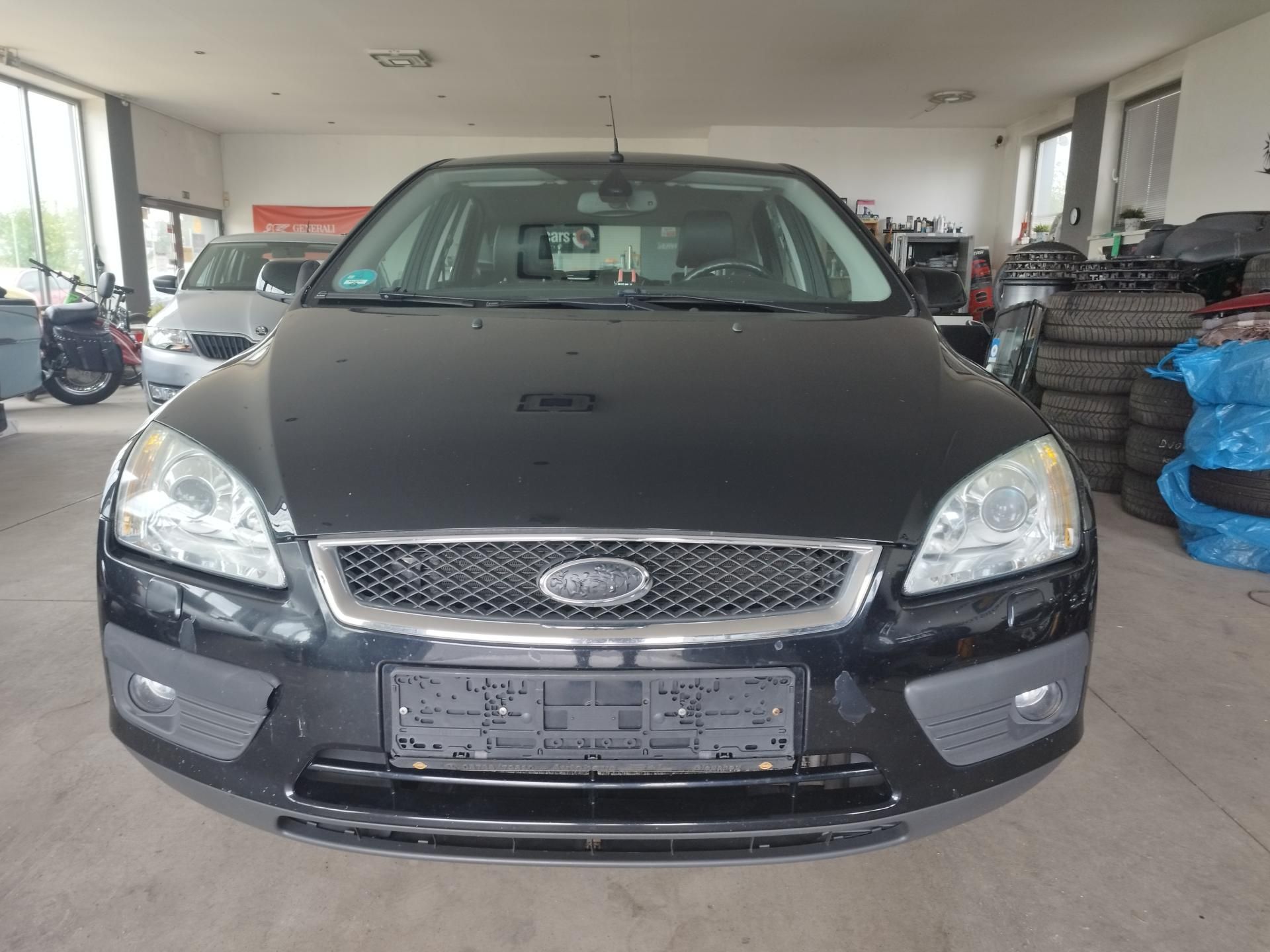Ford Focus, 2,0i,107KW,AUTOMAT,XEN,ALU,NAV - fotka 2