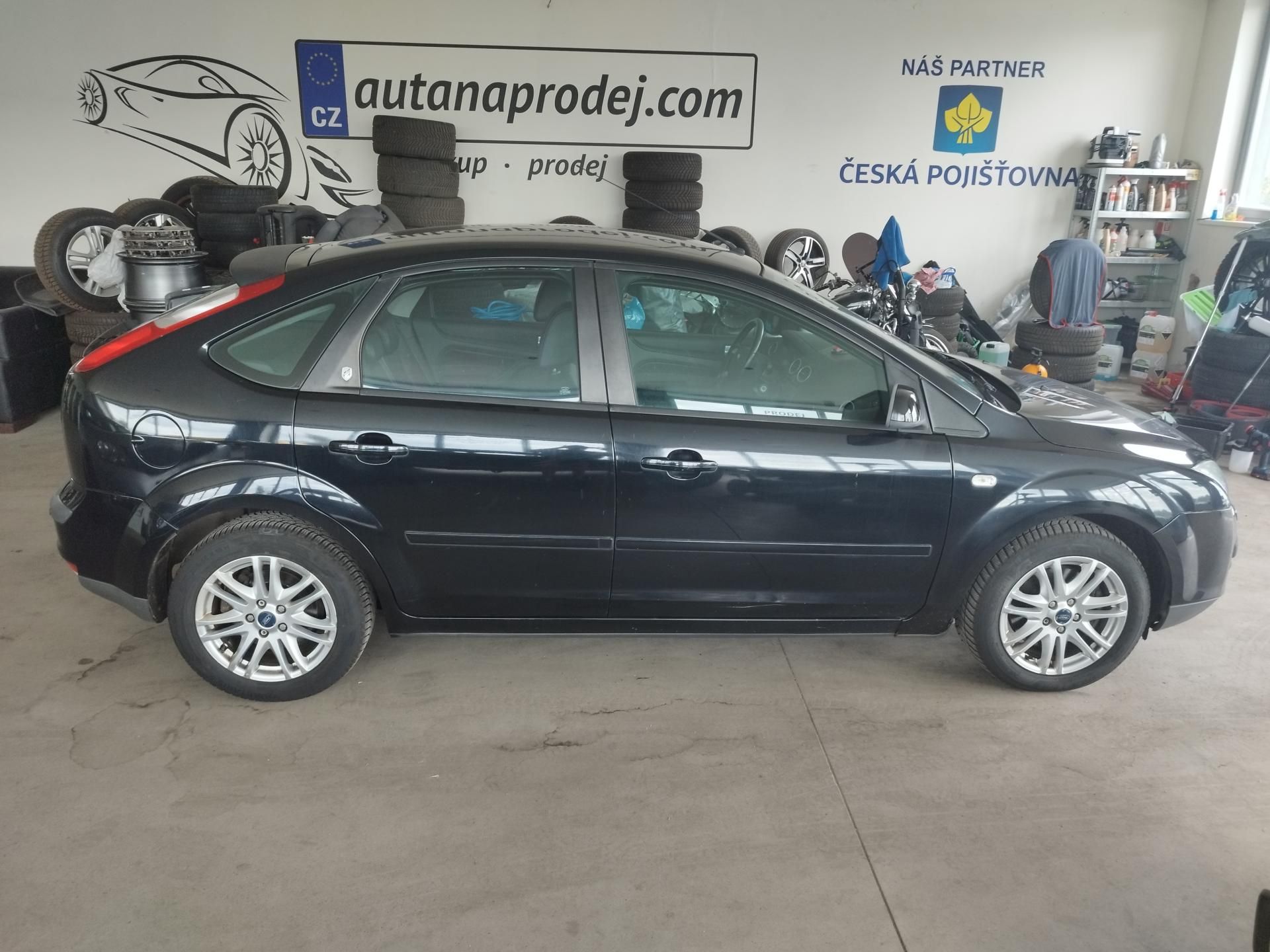 Ford Focus, 2,0i,107KW,AUTOMAT,XEN,ALU,NAV - fotka 4