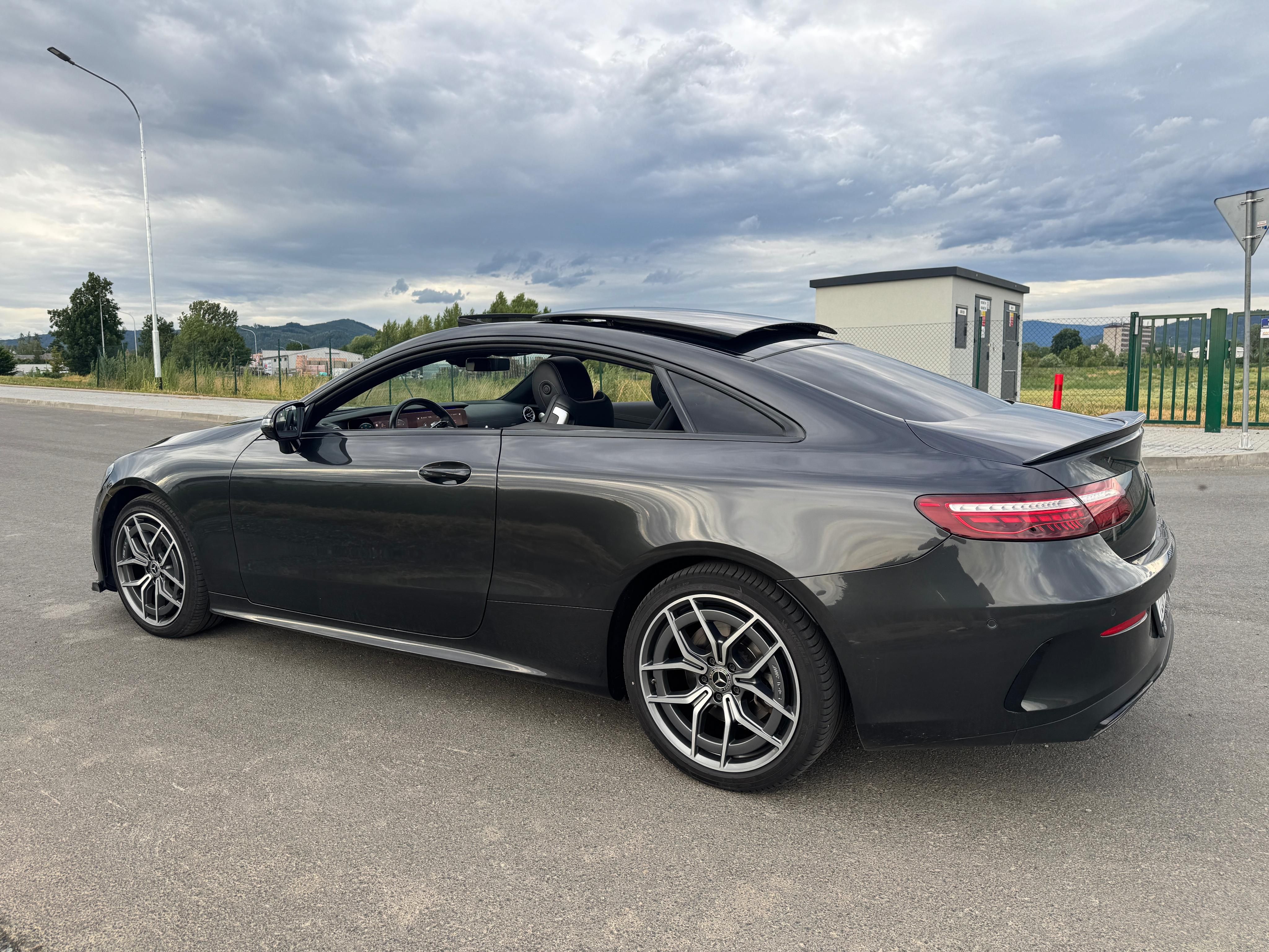 Mercedes-Benz Třídy E, Mercedes-Benz E 400d 4MATIC - fotka 6