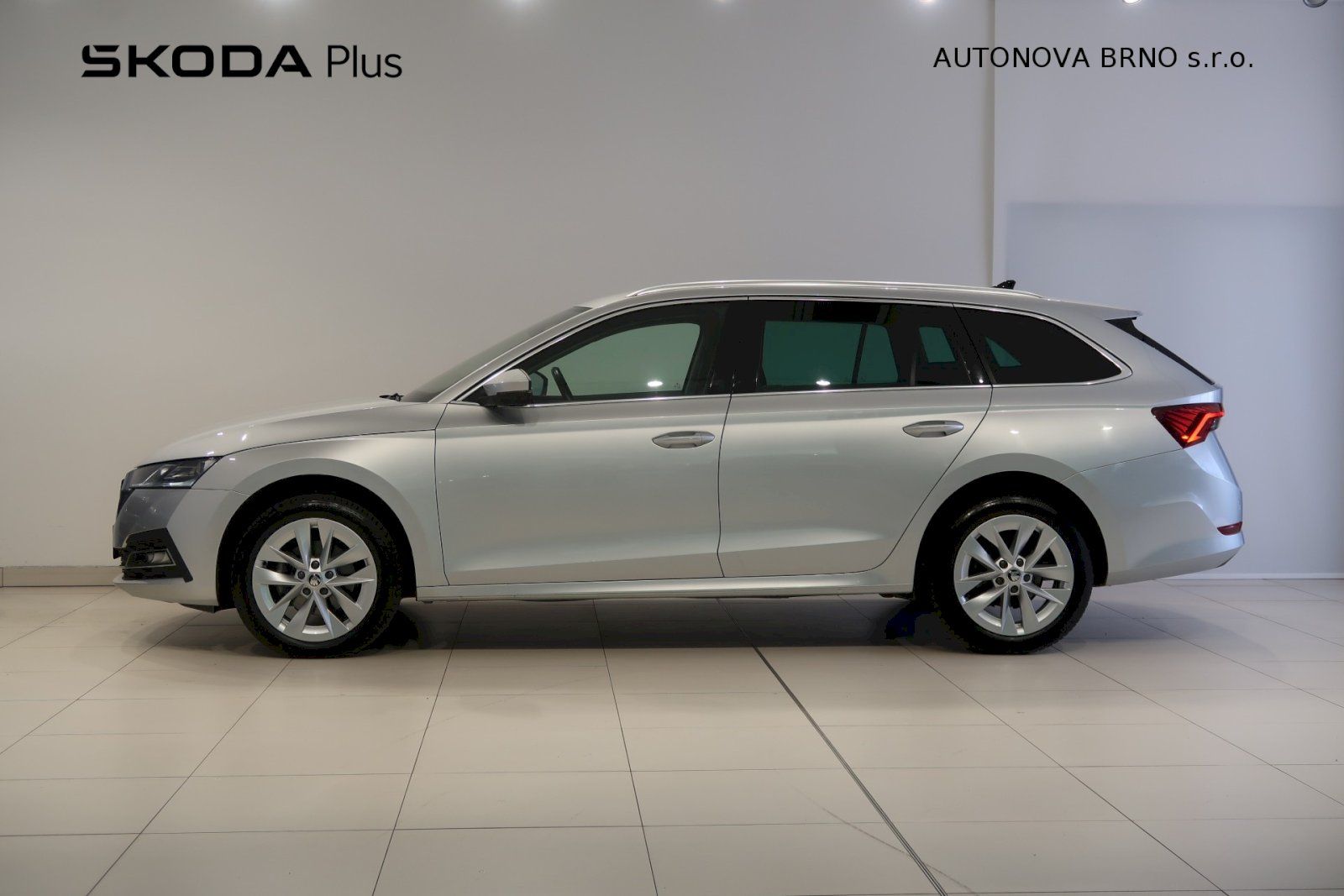 Škoda Octavia, Combi 2.0 TDI 110kW Style PLUS - fotka 3