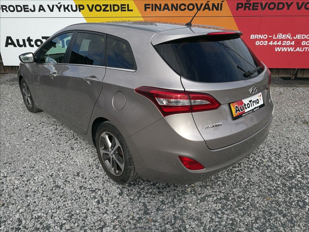 Hyundai i30, 1,6 GDi 1.majitel Weekend - fotka 4