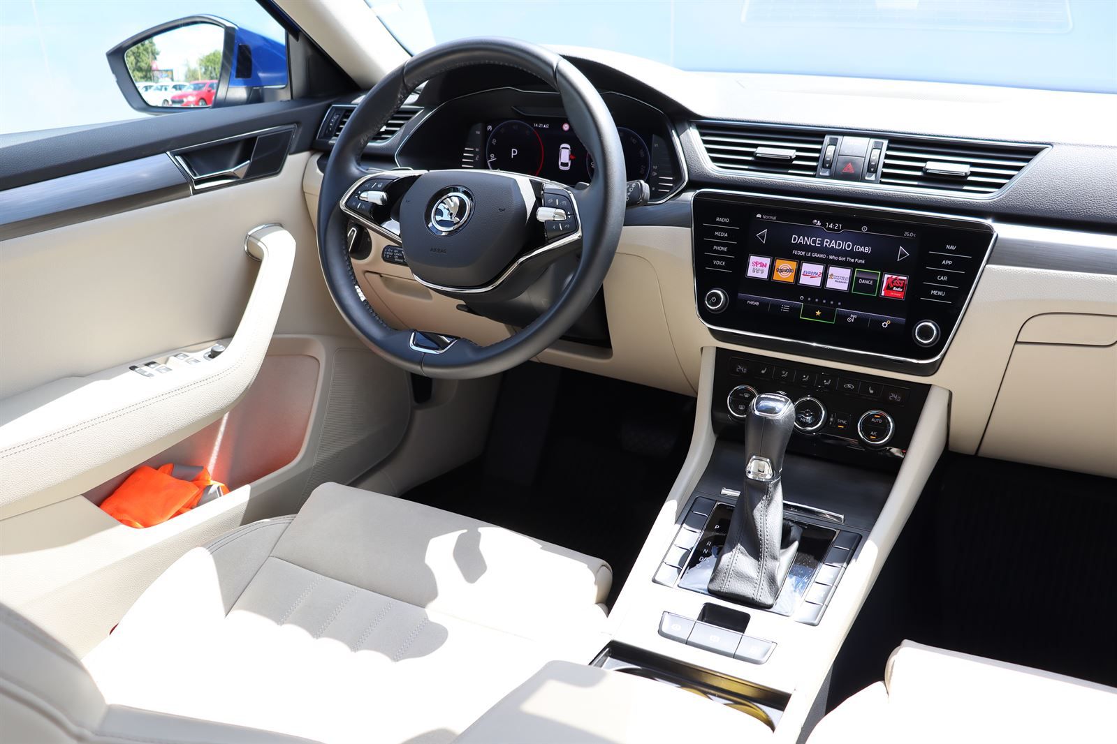 Škoda Superb, 2.0 TDI Style Combi DSG - fotka 5