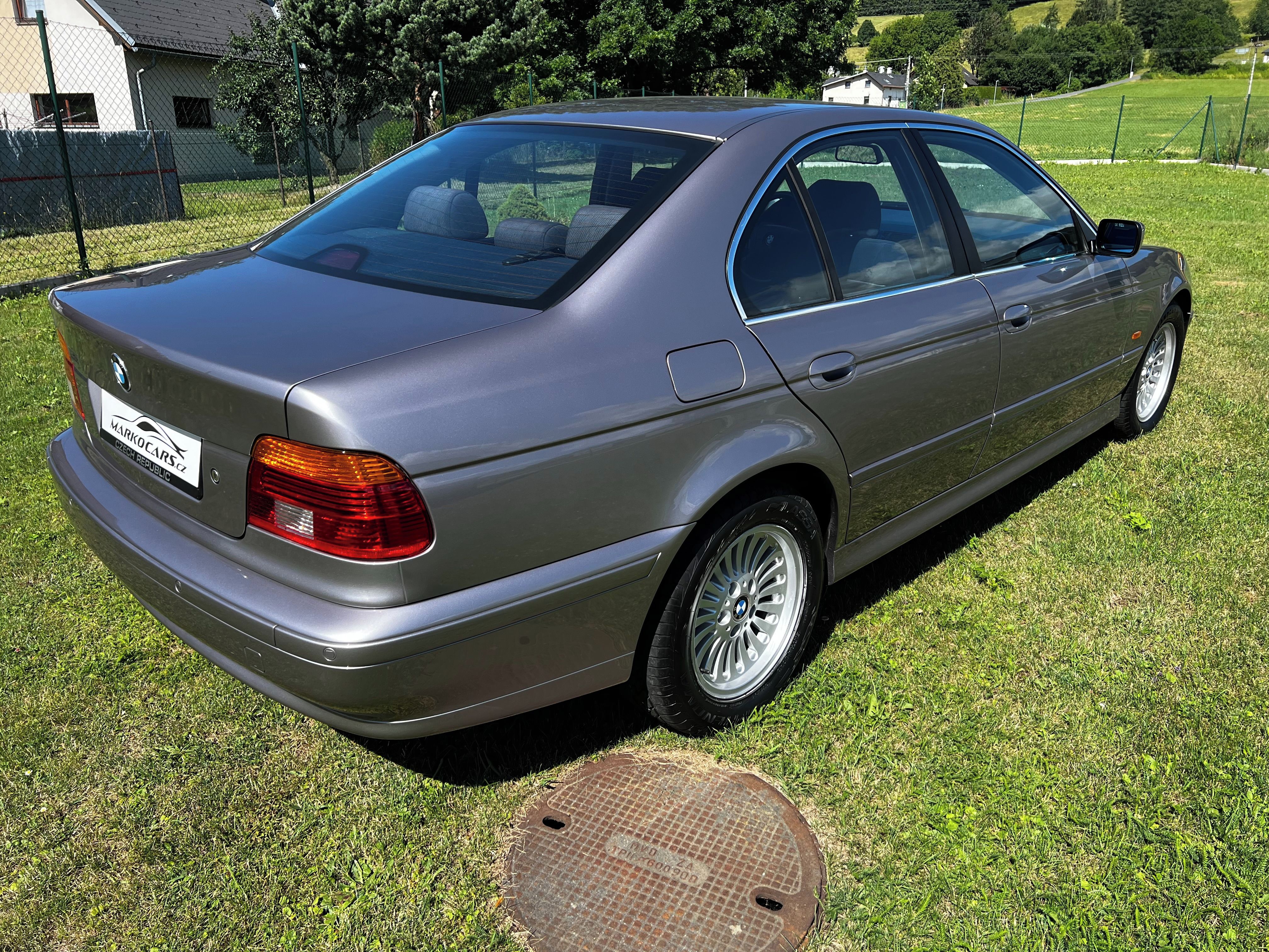 BMW Řada 5, 525i 1.MAJ. AUTOMAT SERVISKA - fotka 5