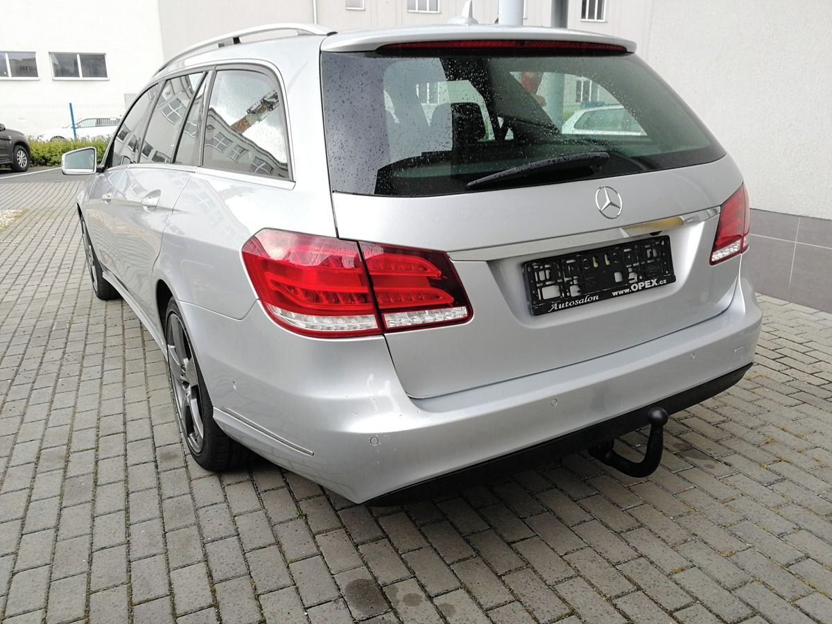 Mercedes-Benz Třídy E, 220d navi*xenon*stř.okno*TZ - fotka 5