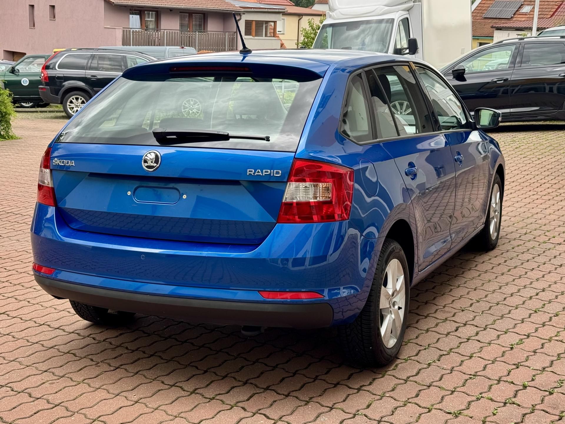 Škoda Rapid, Spaceback 1.2TSI 81kW - fotka 4