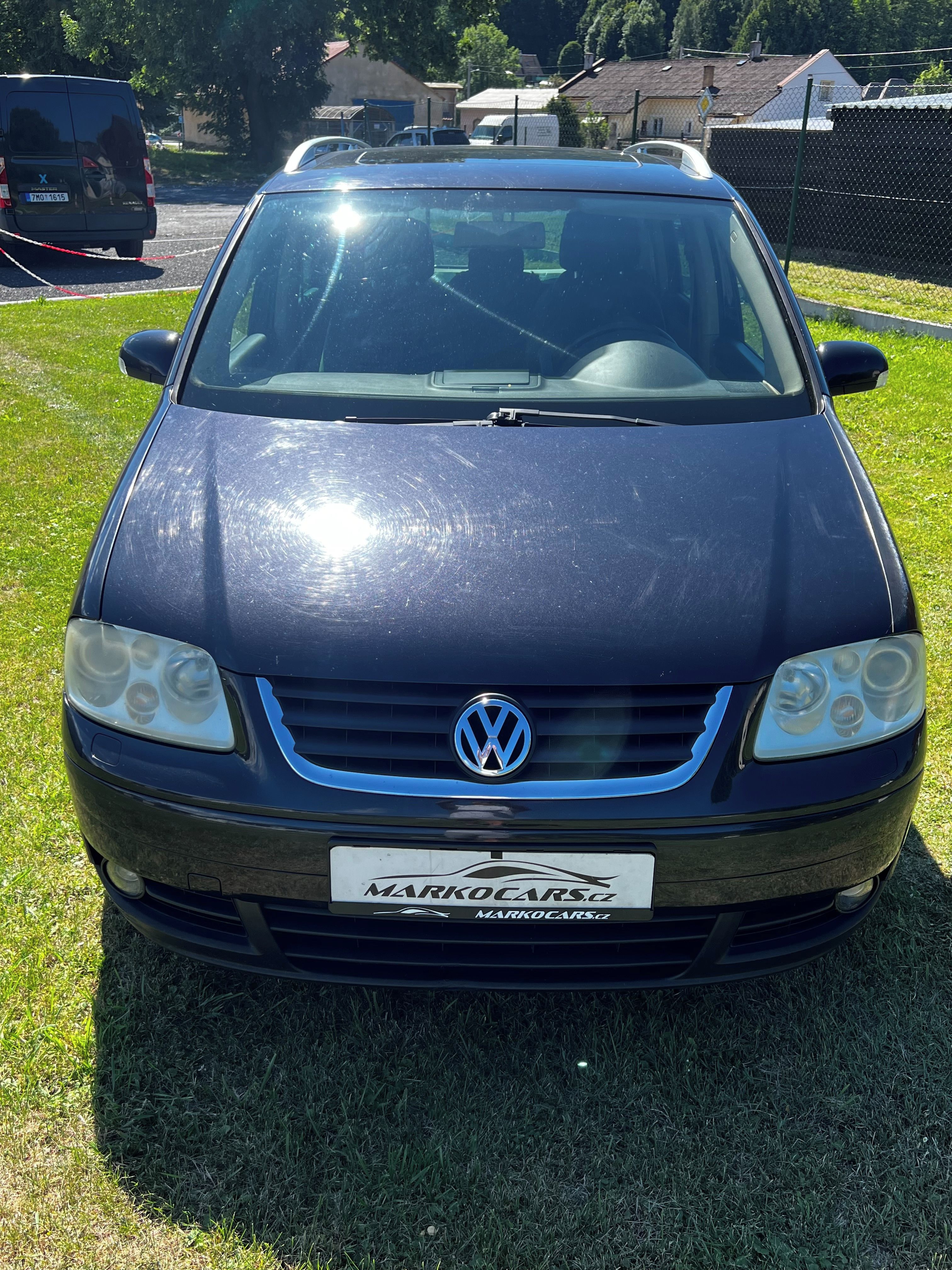 Volkswagen Touran, 2.0 TDi HIGHLINE TAŽNÉ ZAŘ. - fotka 2