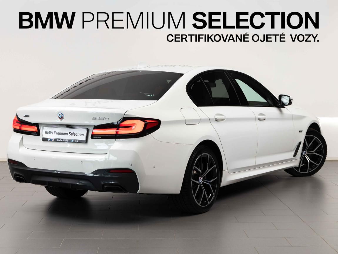 BMW Řada 5, 545e xDrive Sedan - fotka 6