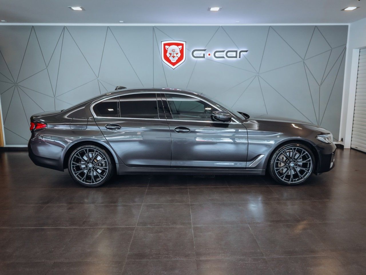 BMW Řada 5, 530d xDrive 210 kW - fotka 4