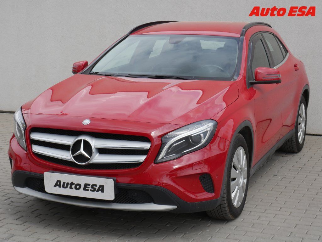 Mercedes-Benz GLA, 2.0i GLA 250  4Matic,ČR - fotka 3