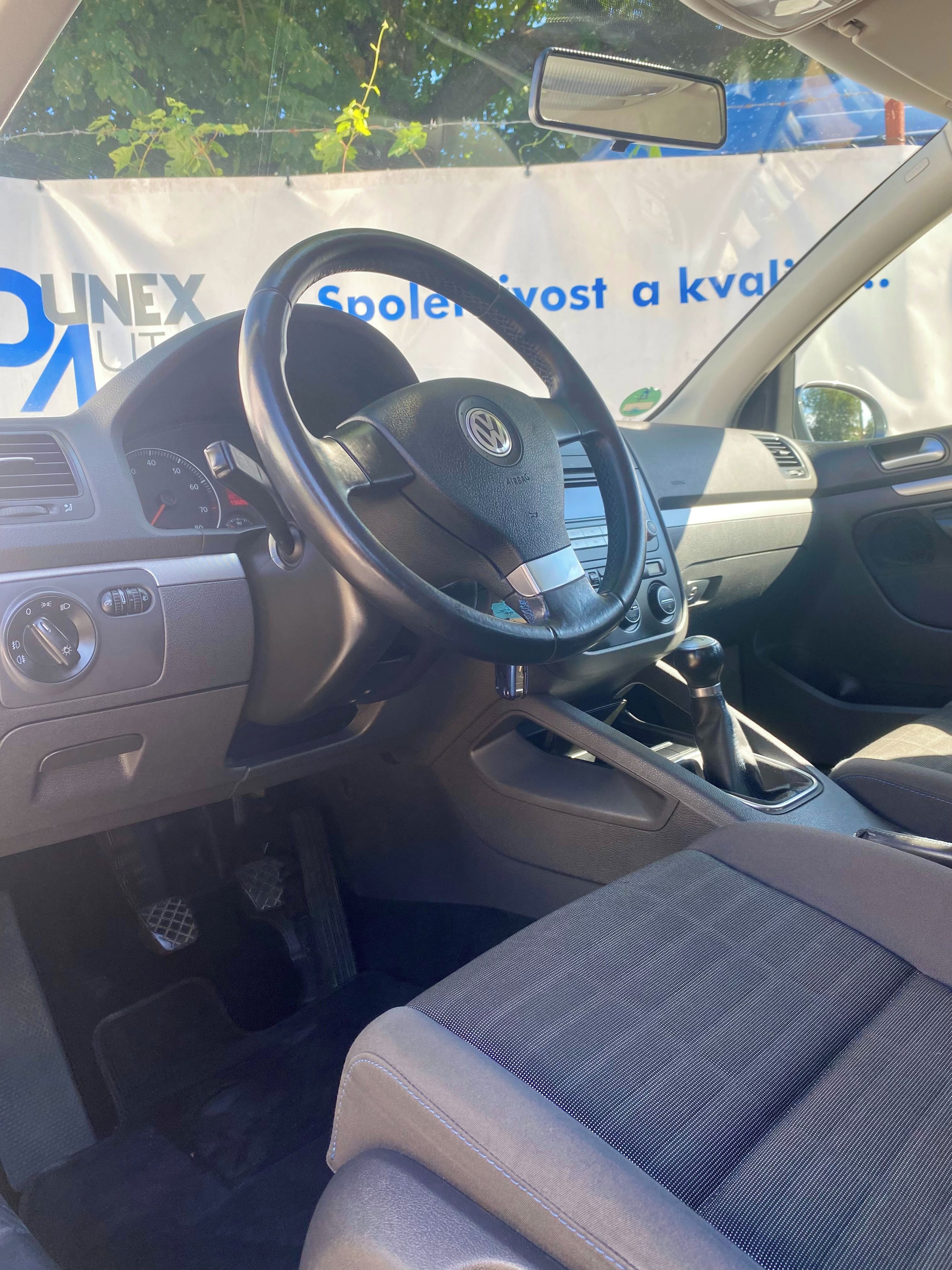 Volkswagen Golf, 1.6 , 75 kW, SENZORY, DVĚ SADY - fotka 6