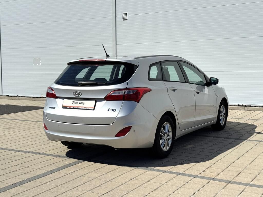 Hyundai i30, Trikolor 1.6 CRDi 81 kW - fotka 5