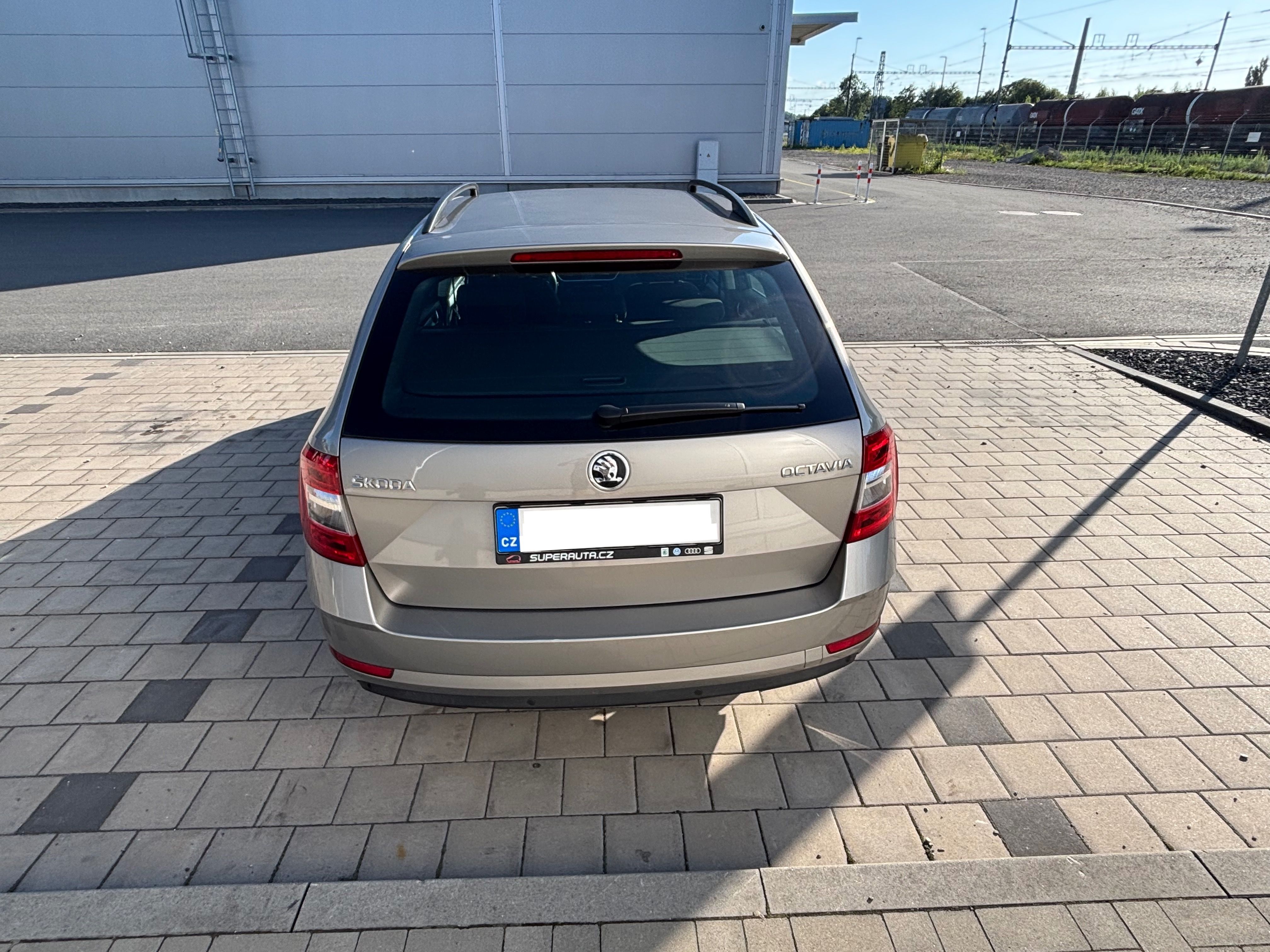 Škoda Octavia, 1.0 TSI 85kW DSG Ambition plus - fotka 4