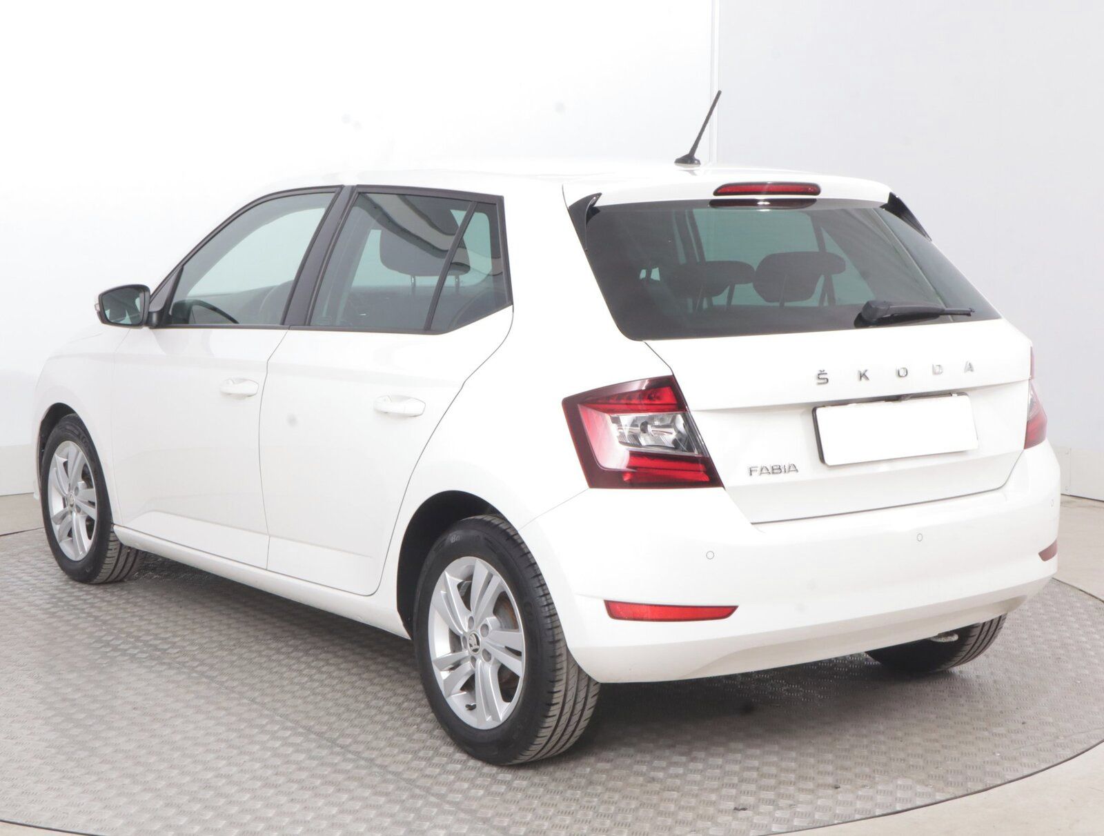 Škoda Fabia, 1.0 TSI, Style, ČR,1.maj - fotka 4